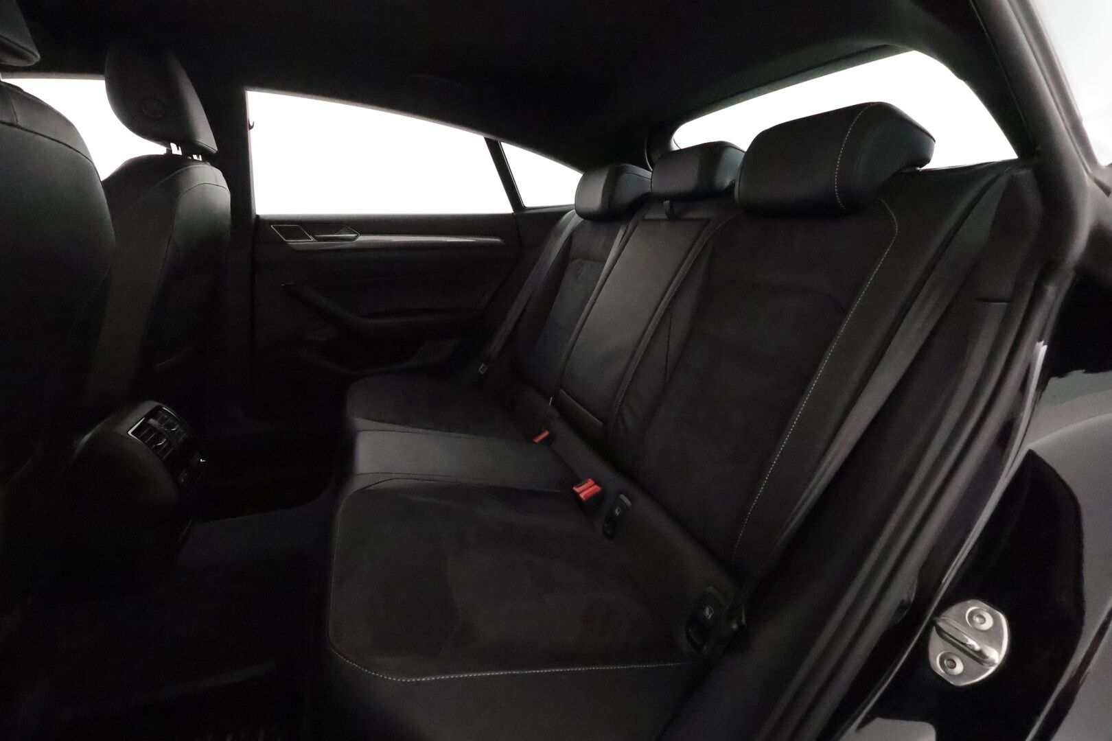 Volkswagen Arteon 2019 R-Line Limited Edition 1,5 TSI EVO 110 kW (150 hv) DSG **Adapt.vakkari / Webasto / P.tutkat / Sporttipenkit / LED** - 1.om Suomi-auto / Kahdet renkaat aluvanteilla / Nahka-Alcantara / digimittaristo / KeylessGo