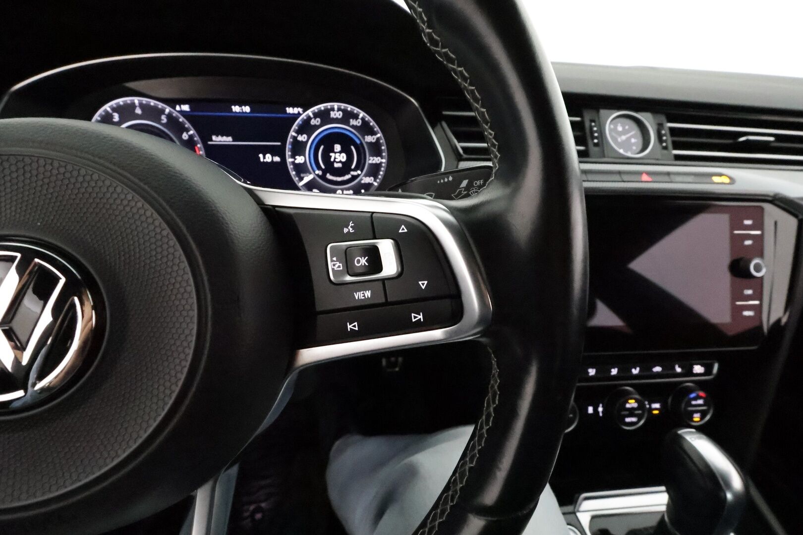 Volkswagen Arteon 2019 R-Line Limited Edition 1,5 TSI EVO 110 kW (150 hv) DSG **Adapt.vakkari / Webasto / P.tutkat / Sporttipenkit / LED** - 1.om Suomi-auto / Kahdet renkaat aluvanteilla / Nahka-Alcantara / digimittaristo / KeylessGo