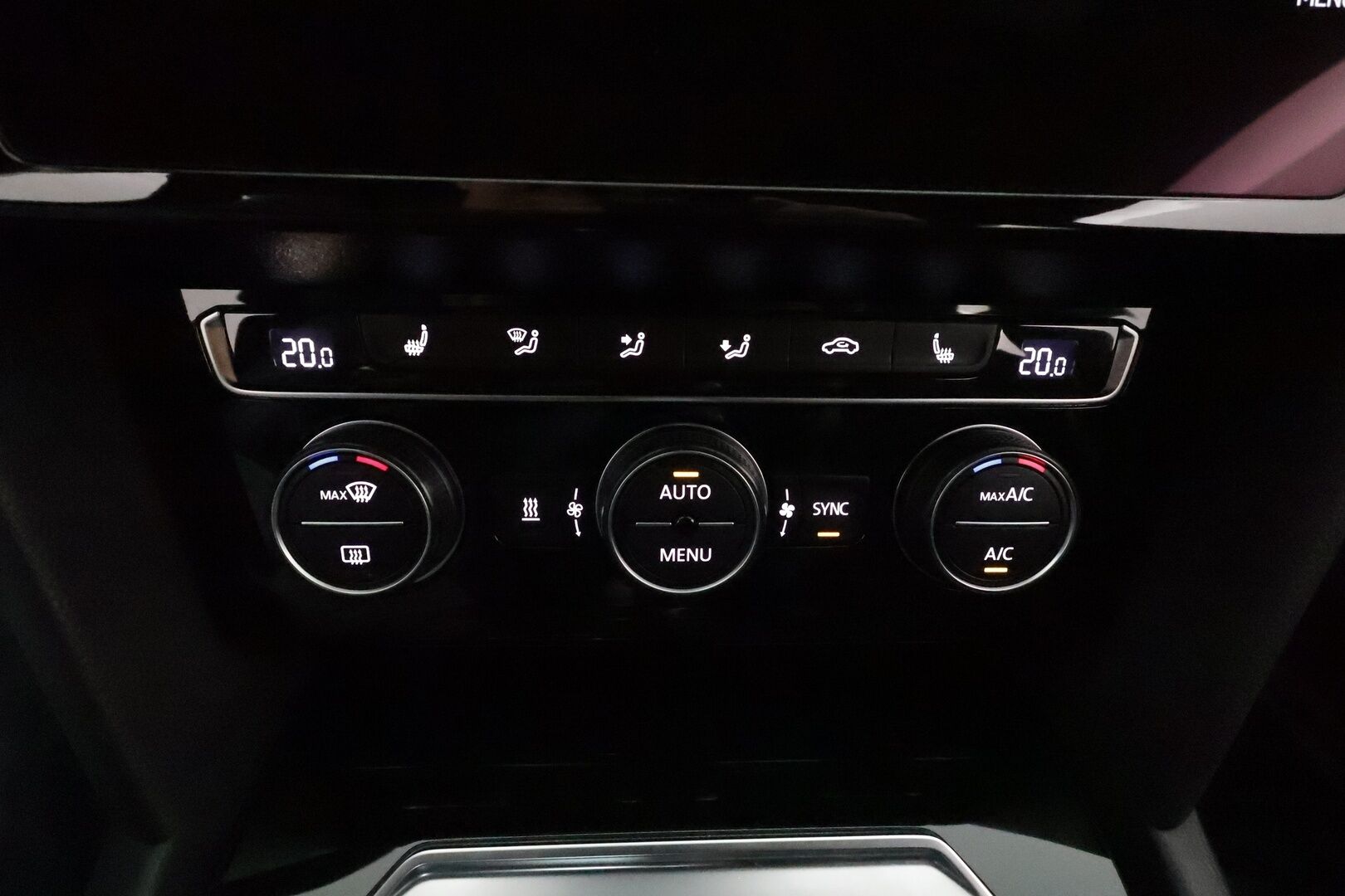 Volkswagen Arteon 2019 R-Line Limited Edition 1,5 TSI EVO 110 kW (150 hv) DSG **Adapt.vakkari / Webasto / P.tutkat / Sporttipenkit / LED** - 1.om Suomi-auto / Kahdet renkaat aluvanteilla / Nahka-Alcantara / digimittaristo / KeylessGo
