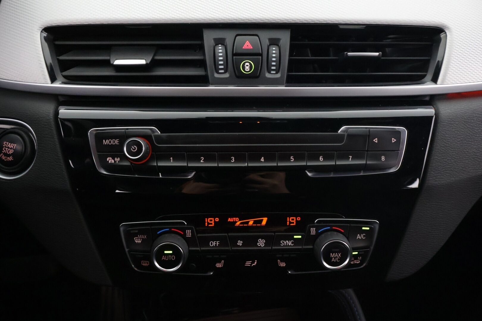 BMW X1 2019 F48 xDrive18d A Business Pro M Sport - * M-Sport / HUD / LCI /  P-Kamera / Koukku / LED / Kahdet renkaat *