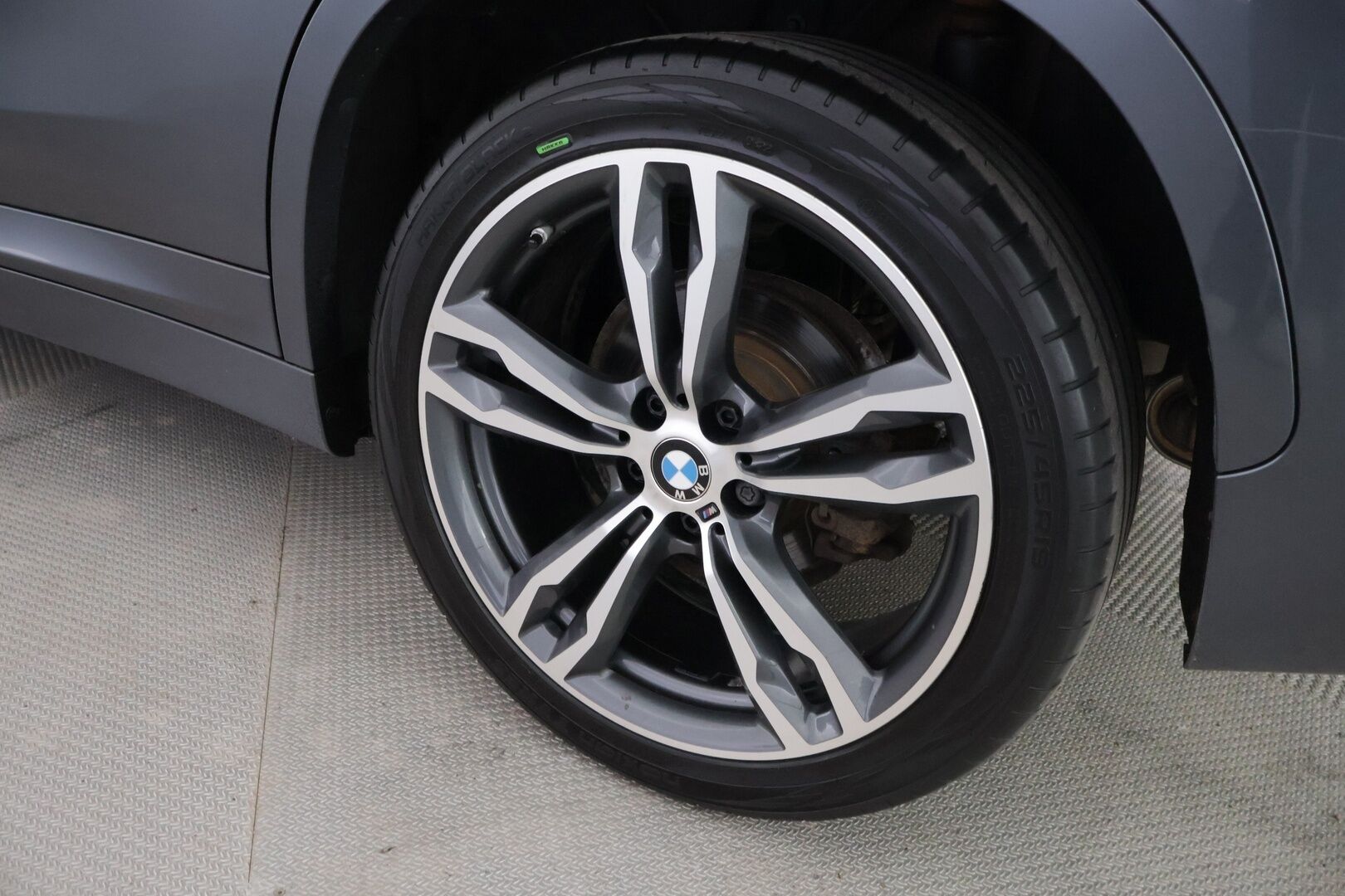 BMW X1 2019 F48 xDrive18d A Business Pro M Sport - * M-Sport / HUD / LCI /  P-Kamera / Koukku / LED / Kahdet renkaat *