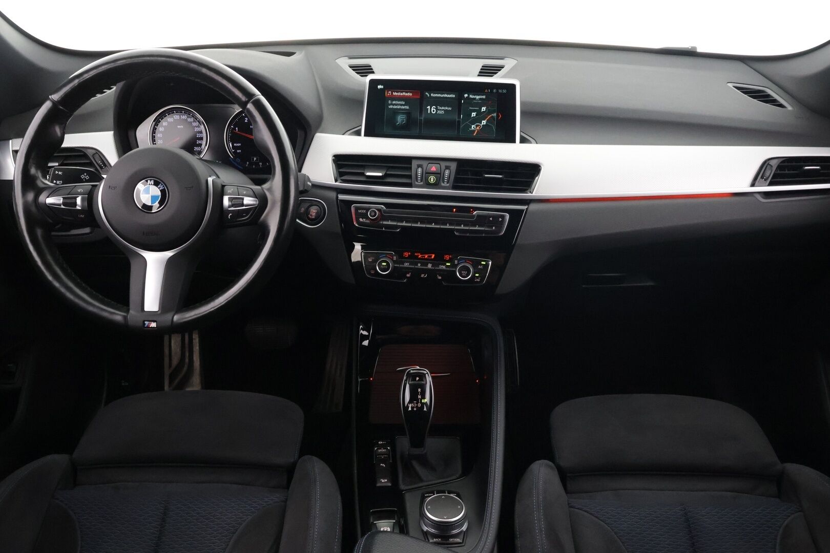 BMW X1 2019 F48 xDrive18d A Business Pro M Sport - * M-Sport / HUD / LCI /  P-Kamera / Koukku / LED / Kahdet renkaat *