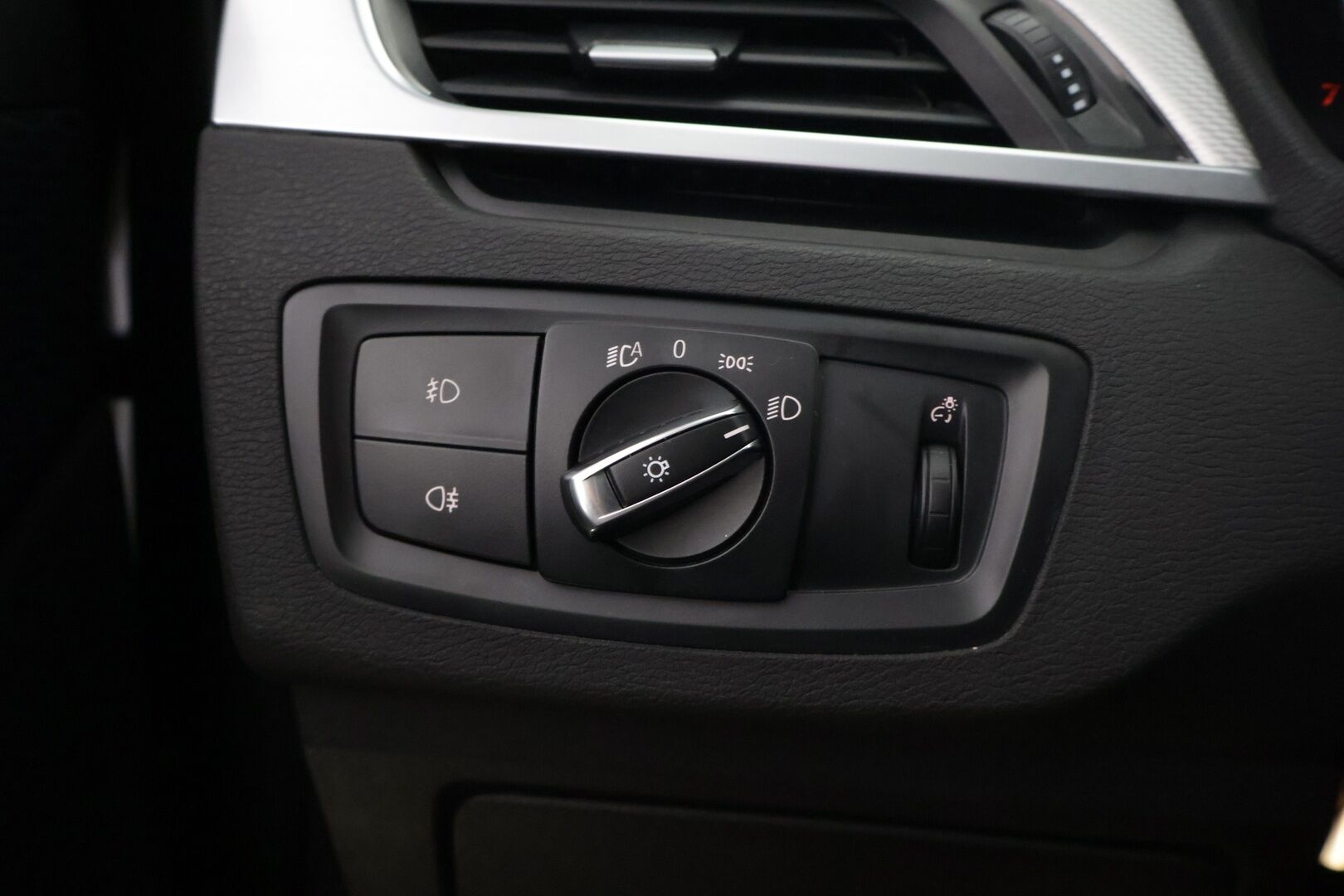 BMW X1 2019 F48 xDrive18d A Business Pro M Sport - * M-Sport / HUD / LCI /  P-Kamera / Koukku / LED / Kahdet renkaat *