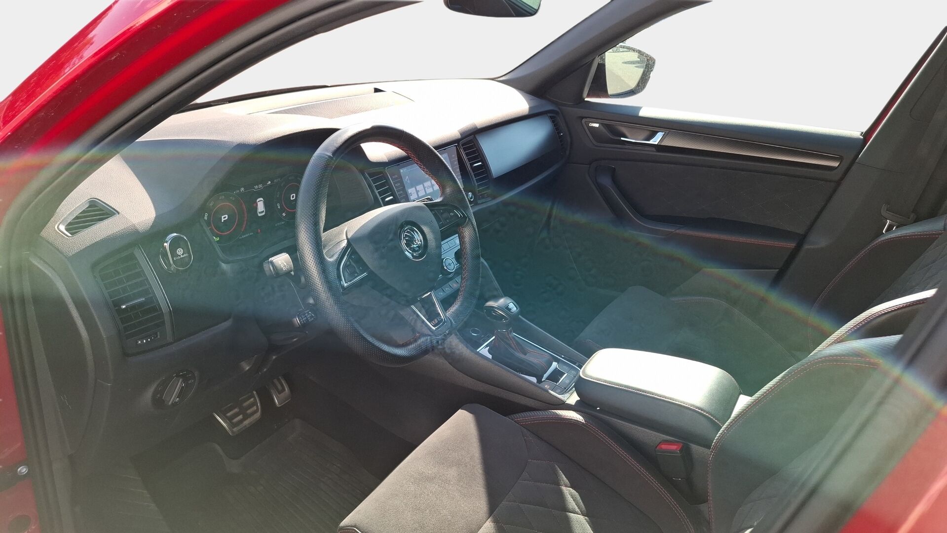 Skoda Kodiaq 2019 2,0 TDI 240 4x4 RS DSG Automm / Adapt.vakkari / RS-penkit / LED / Koukku / Webasto / Canton / P.kamera - 3,99 % KORKOTARJOUS TÄHÄN AUTOON - Hieno Suomi-auto merkkiliikkeen huoltohistorialla / 2 x vanteet ja renkaat