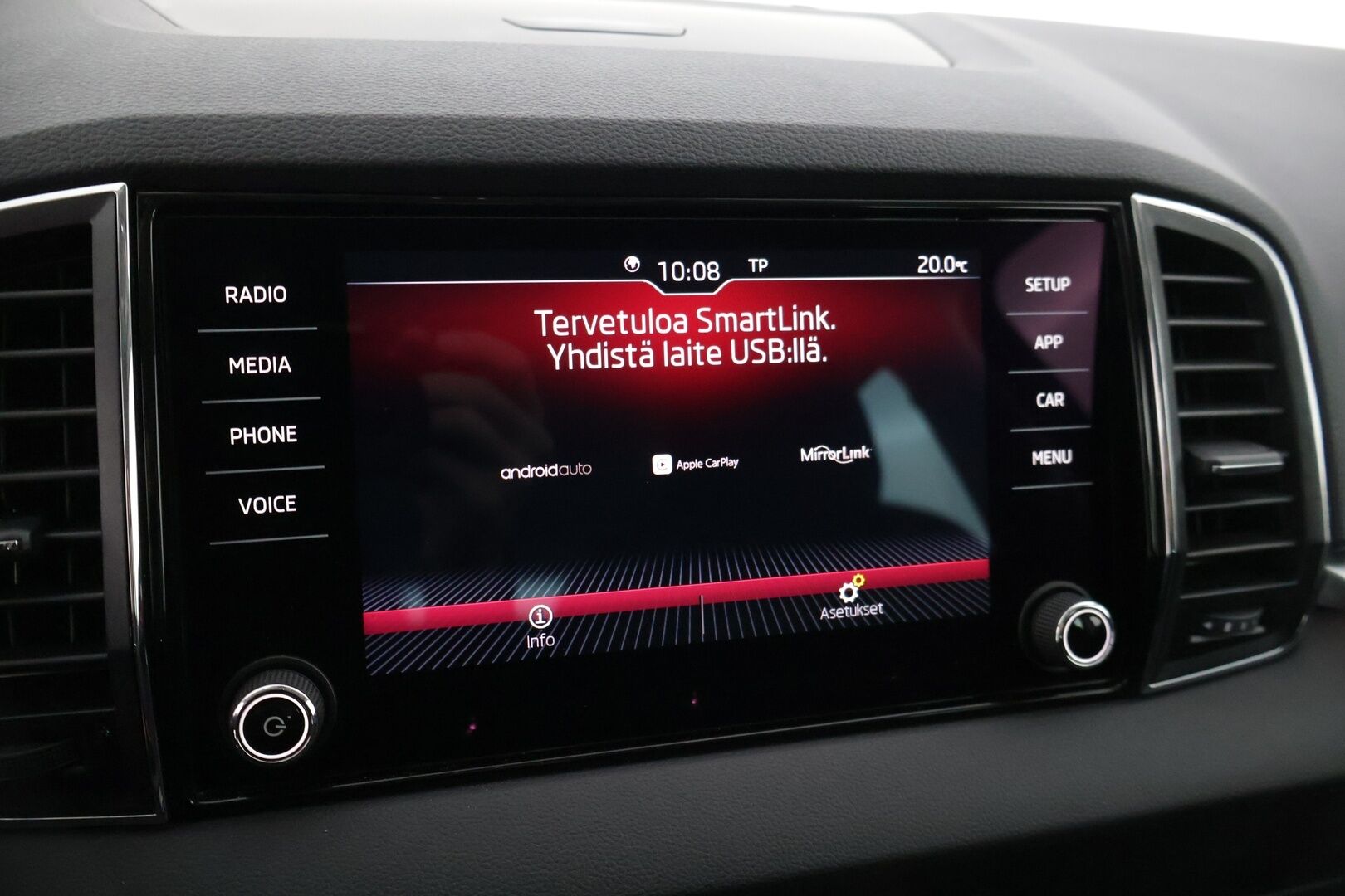 Skoda Karoq 2019 1,0 TSI Style * P-Kamera / KeyLessGo kulku ja käynnistys / Adapt. vakkari / Sähköinen takaluukku * - Juuri huollettu yksilö kaksilla Nokian renkailla!