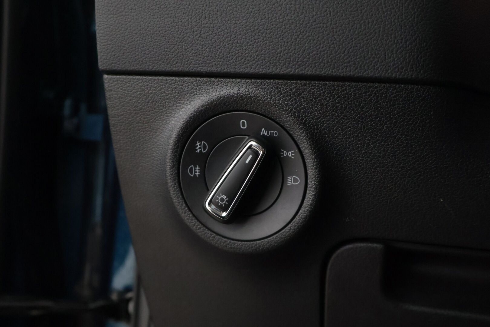 Skoda Karoq 2019 1,0 TSI Style * P-Kamera / KeyLessGo kulku ja käynnistys / Adapt. vakkari / Sähköinen takaluukku * - Juuri huollettu yksilö kaksilla Nokian renkailla!