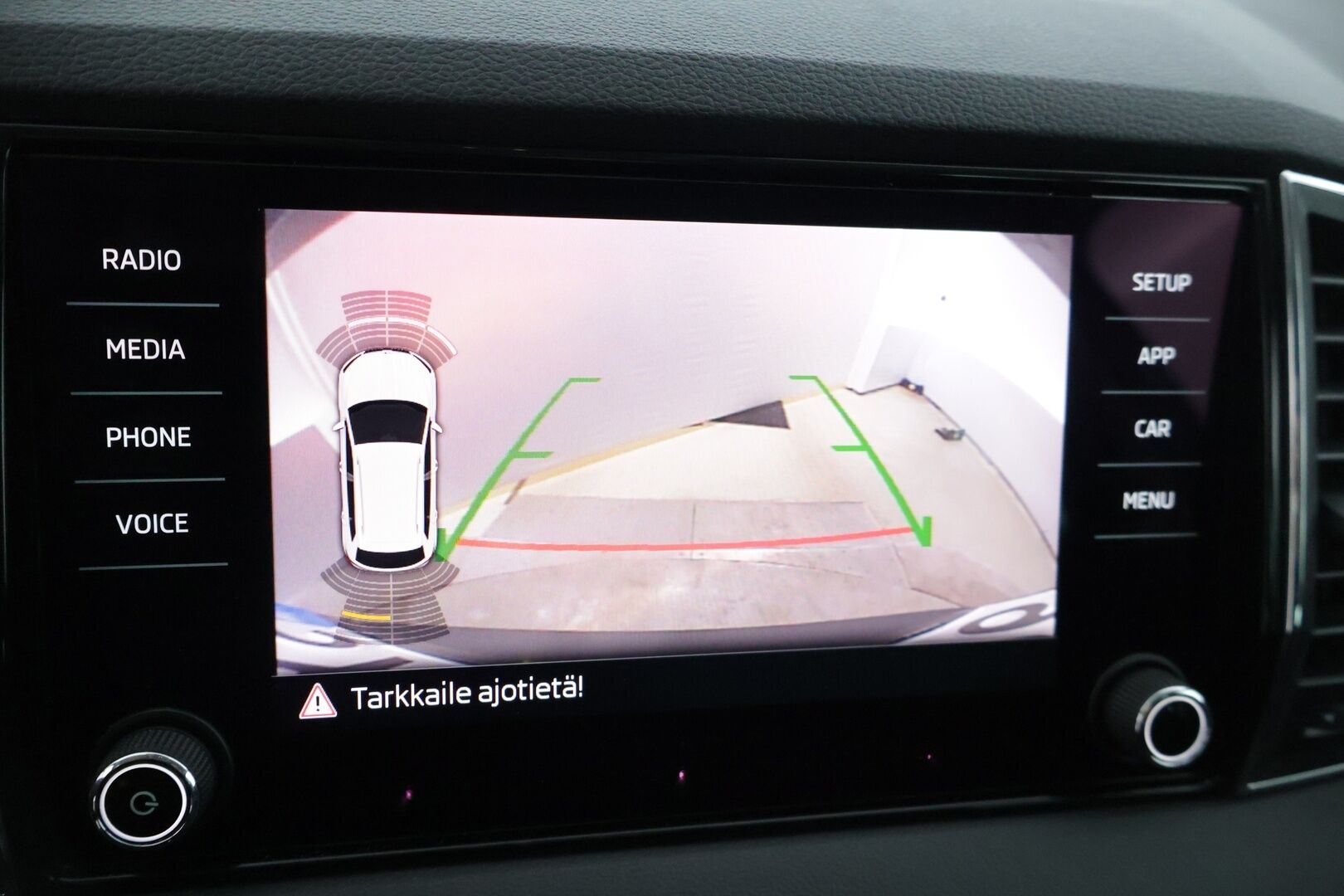 Skoda Karoq 2019 1,0 TSI Style * P-Kamera / KeyLessGo kulku ja käynnistys / Adapt. vakkari / Sähköinen takaluukku * - Juuri huollettu yksilö kaksilla Nokian renkailla!