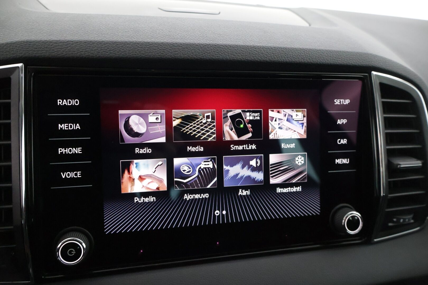 Skoda Karoq 2019 1,0 TSI Style * P-Kamera / KeyLessGo kulku ja käynnistys / Adapt. vakkari / Sähköinen takaluukku * - Juuri huollettu yksilö kaksilla Nokian renkailla!