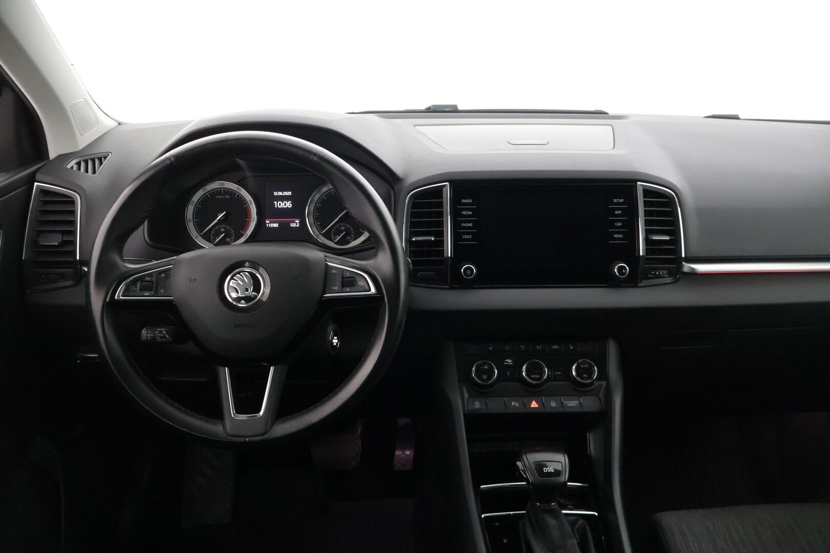 Skoda Karoq 2019 1,0 TSI Style * P-Kamera / KeyLessGo kulku ja käynnistys / Adapt. vakkari / Sähköinen takaluukku * - Juuri huollettu yksilö kaksilla Nokian renkailla!