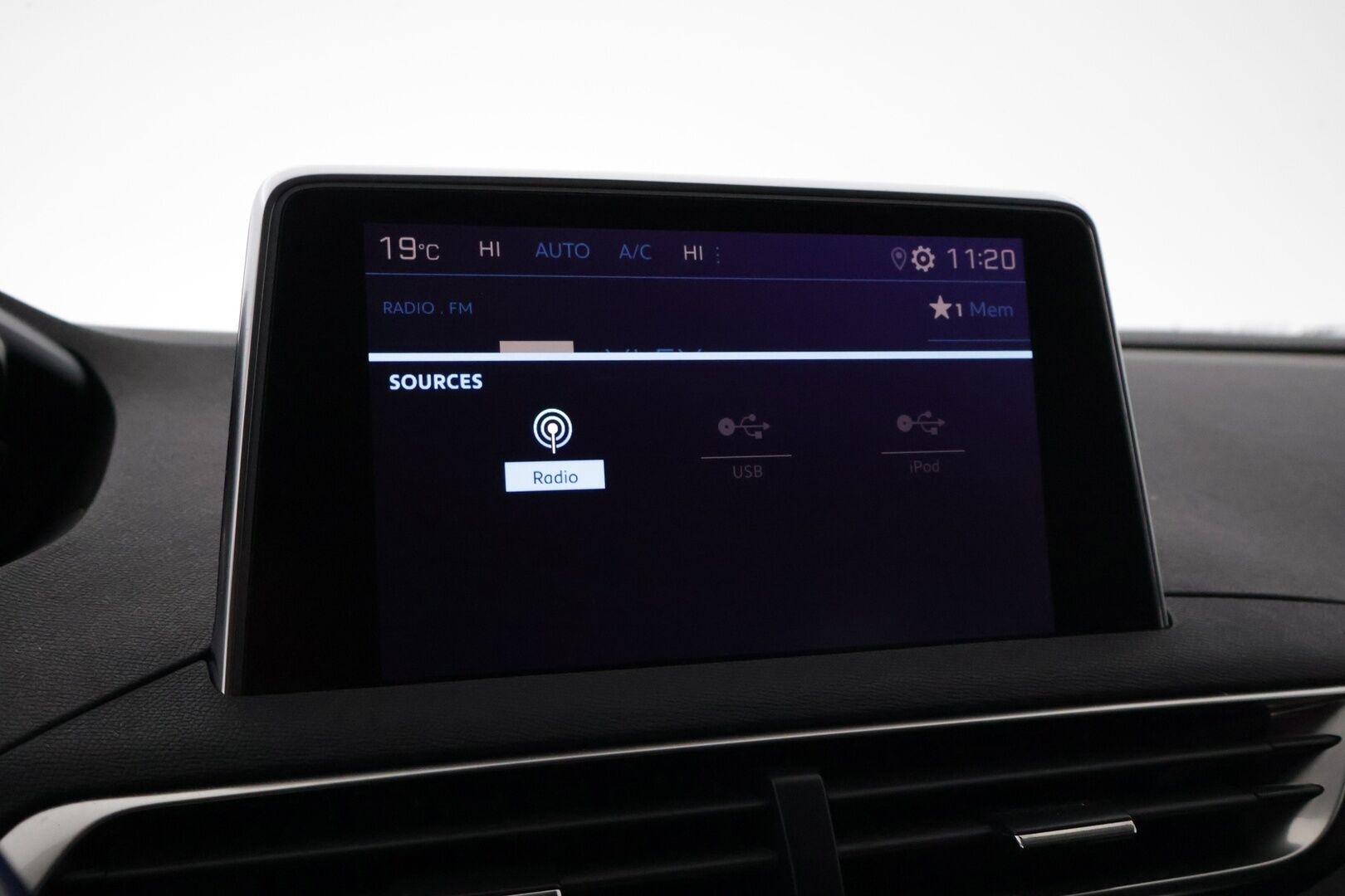 Peugeot 5008 2019 Allure PureTech 130 EAT8-automaatti 7P *Muistipenkki / BLIS / Digimittaristo / Koukku / Kessy / Carplay / P.Tutkat* - Hiljattain Katsastettu / Huippurenkaat / 7P