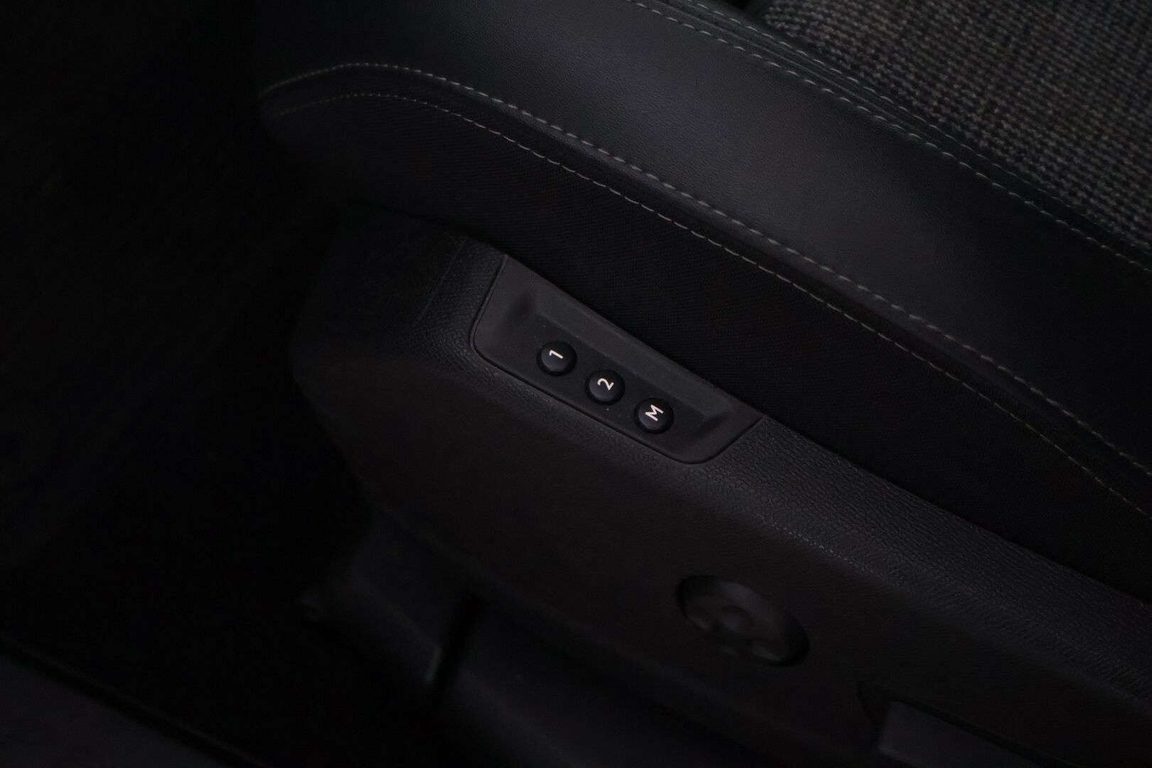 Peugeot 5008 2019 Allure PureTech 130 EAT8-automaatti 7P *Muistipenkki / BLIS / Digimittaristo / Koukku / Kessy / Carplay / P.Tutkat* - Hiljattain Katsastettu / Huippurenkaat / 7P