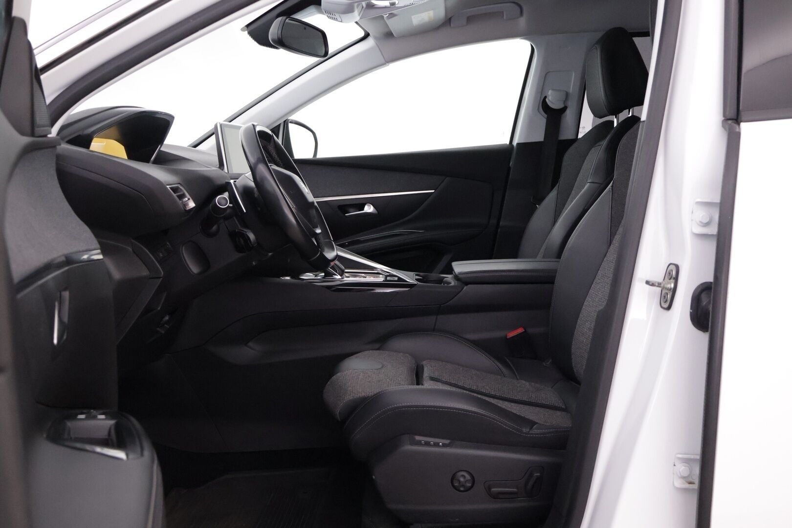 Peugeot 5008 2019 Allure PureTech 130 EAT8-automaatti 7P *Muistipenkki / BLIS / Digimittaristo / Koukku / Kessy / Carplay / P.Tutkat* - Hiljattain Katsastettu / Huippurenkaat / 7P