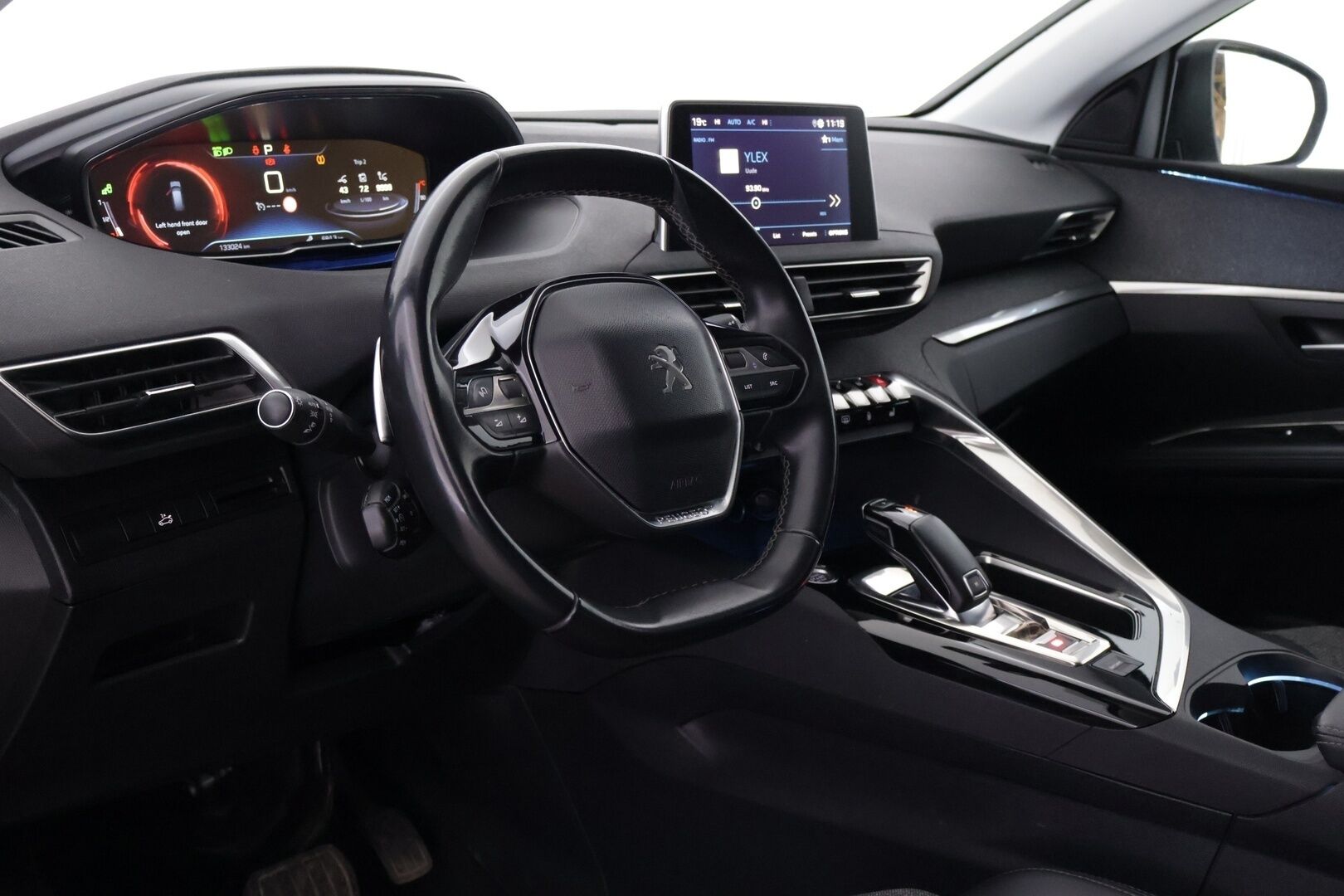 Peugeot 5008 2019 Allure PureTech 130 EAT8-automaatti 7P *Muistipenkki / BLIS / Digimittaristo / Koukku / Kessy / Carplay / P.Tutkat* - Hiljattain Katsastettu / Huippurenkaat / 7P