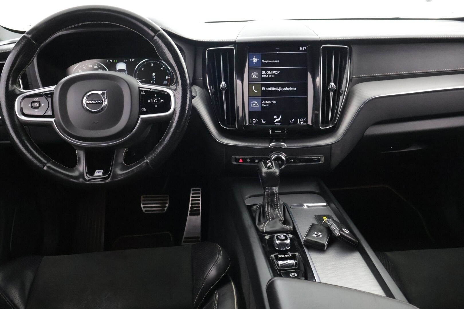 Volvo XC60 2019 D4 AWD Business R-Design aut - ACC | Webasto | Vetokoukku | P-Kamera | Muistipenkki | Sähköluukku | 2-omisteinen | Merkkihuollettu | Jakohihna vaihdettu 12/2025 | 2x Volvon aluvanteet 