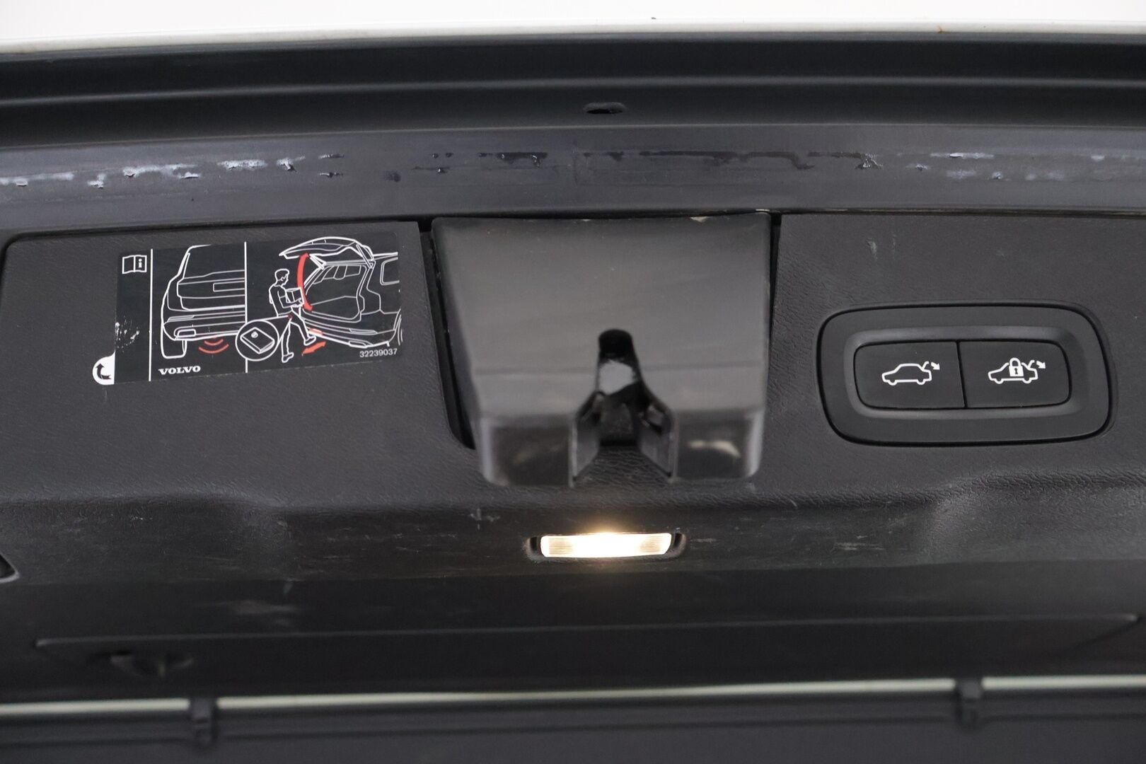 Volvo XC60 2019 D4 AWD Business R-Design aut - ACC | Webasto | Vetokoukku | P-Kamera | Muistipenkki | Sähköluukku | 2-omisteinen | Merkkihuollettu | Jakohihna vaihdettu 12/2025 | 2x Volvon aluvanteet 
