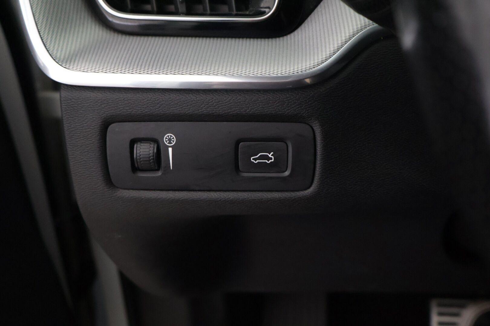 Volvo XC60 2019 D4 AWD Business R-Design aut - ACC | Webasto | Vetokoukku | P-Kamera | Muistipenkki | Sähköluukku | 2-omisteinen | Merkkihuollettu | Jakohihna vaihdettu 12/2025 | 2x Volvon aluvanteet 