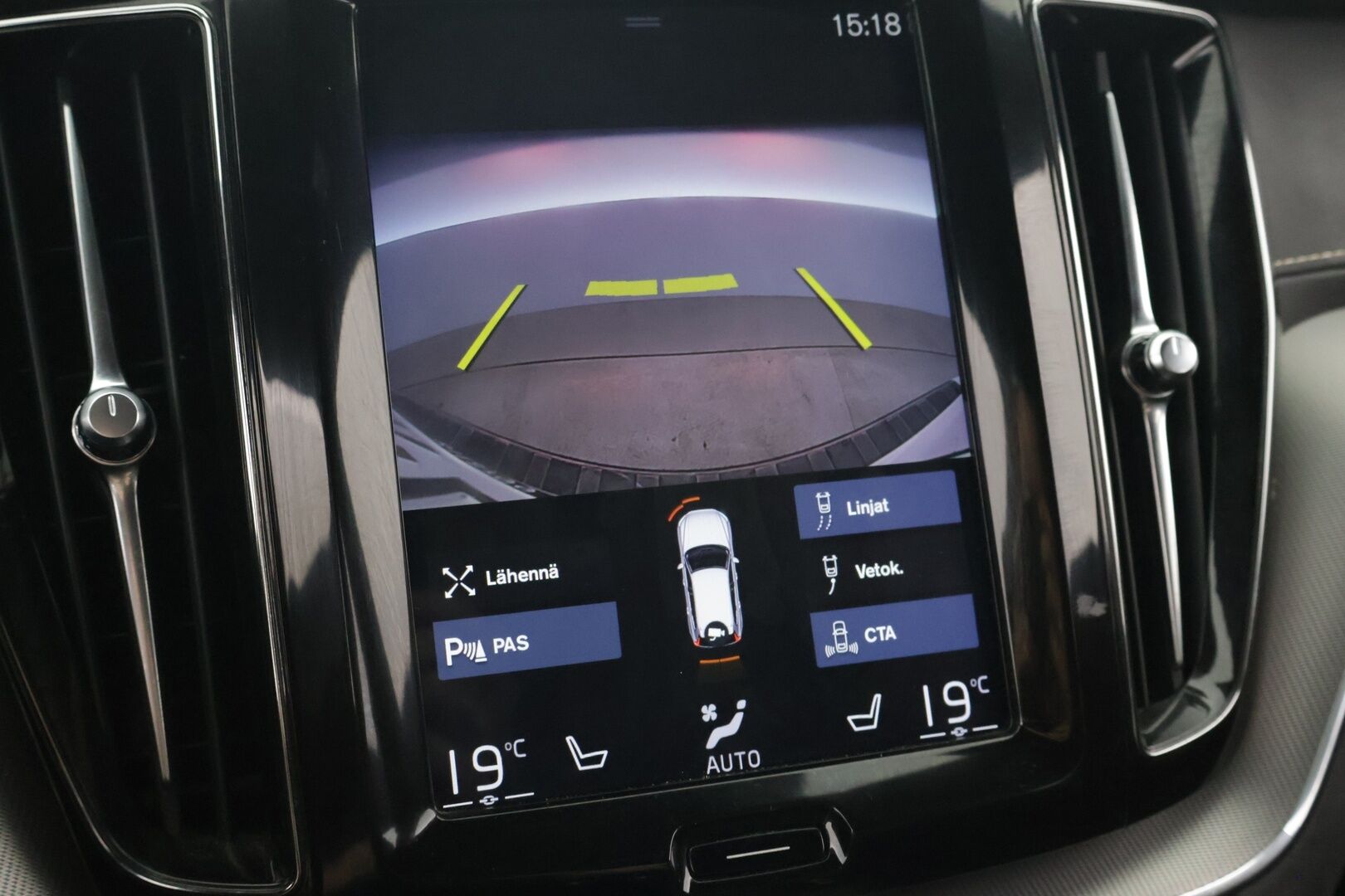 Volvo XC60 2019 D4 AWD Business R-Design aut - ACC | Webasto | Vetokoukku | P-Kamera | Muistipenkki | Sähköluukku | 2-omisteinen | Merkkihuollettu | Jakohihna vaihdettu 12/2025 | 2x Volvon aluvanteet 