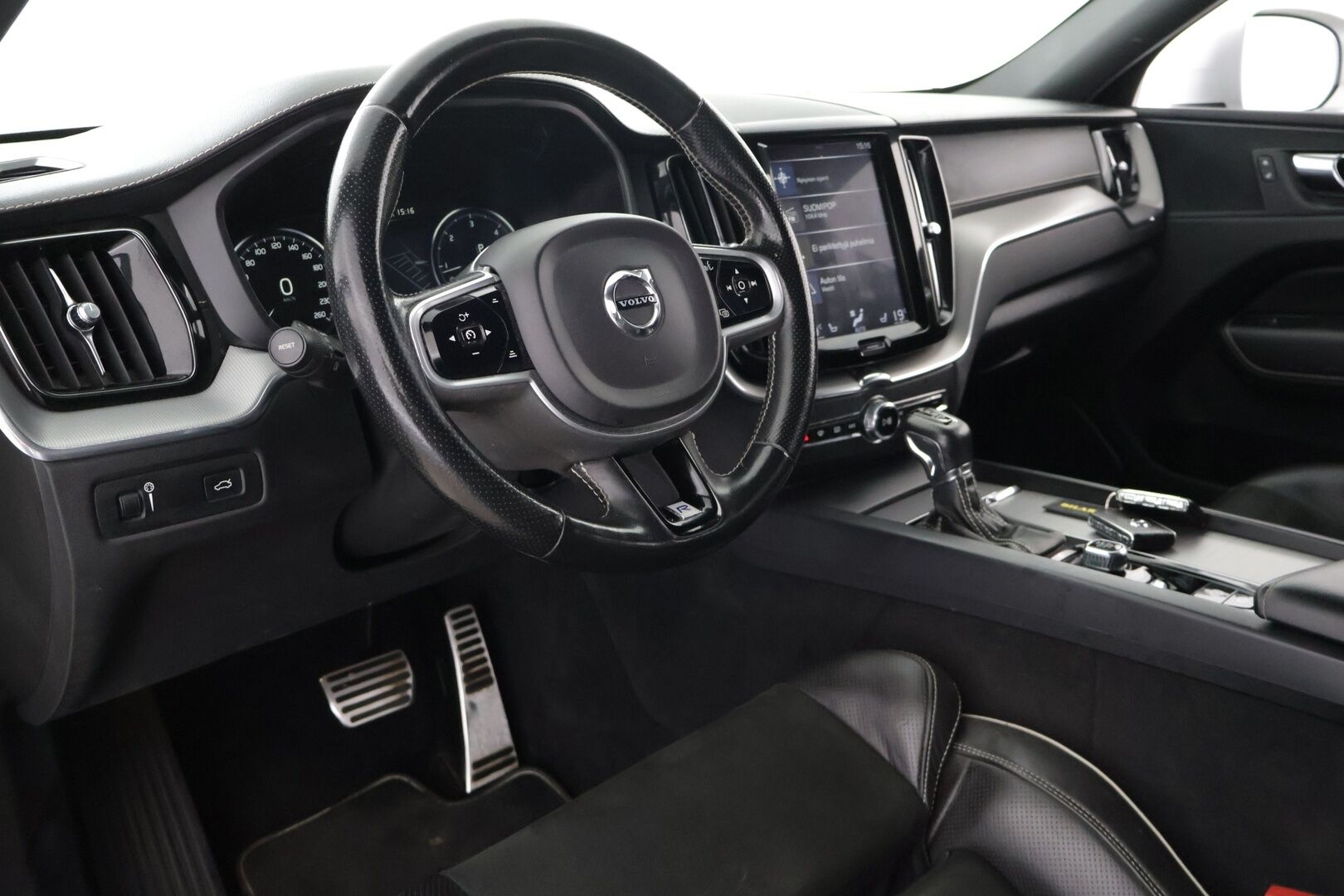 Volvo XC60 2019 D4 AWD Business R-Design aut - ACC | Webasto | Vetokoukku | P-Kamera | Muistipenkki | Sähköluukku | 2-omisteinen | Merkkihuollettu | Jakohihna vaihdettu 12/2025 | 2x Volvon aluvanteet 
