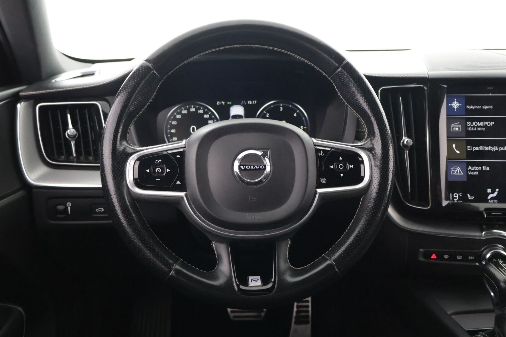 Volvo XC60 2019 D4 AWD Business R-Design aut - ACC | Webasto | Vetokoukku | P-Kamera | Muistipenkki | Sähköluukku | 2-omisteinen | Merkkihuollettu | Jakohihna vaihdettu 12/2025 | 2x Volvon aluvanteet 