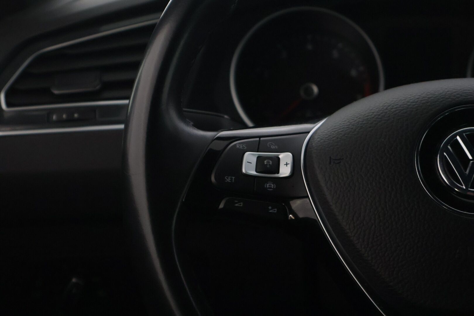 Volkswagen Tiguan 2019 Comfortline 1,5 TSI EVO 110 kW (150 hv) DSG-automaatti - | 1-Om. Suomi-auto | ACC | Webasto | Koukku | P. Tutkat | AppleCarPlay & AndroidAuto | LED | 2x Renkaat & Vanteet |