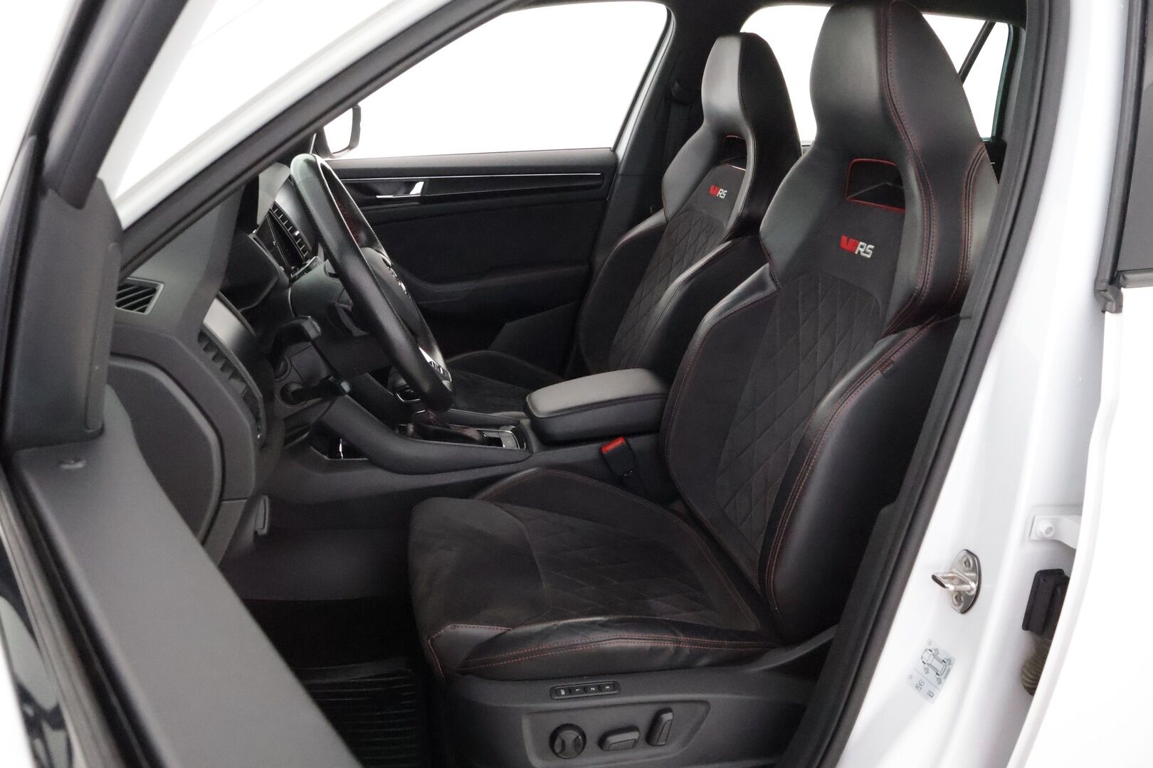 Skoda Kodiaq 2019 2,0 TDI 240 4x4 RS DSG Autom. * Webasto / ACC / Digimittari / Canton / Vetokoukku / Nahka-Alcantara / Peruutuskamera - Suomiauto / Supervarusteet / 7-Paikkainen! - HULLUT AVAJAISHULINAT KORKOTARJOUS 3,29 %