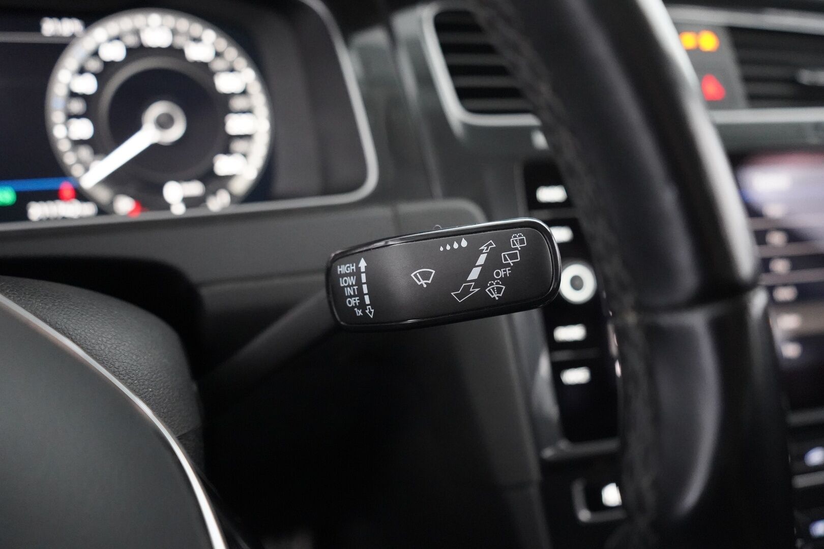 Volkswagen Golf 2019 Variant Alltrack 2,0 TDI SCR 110 kW (150 hv) 4MOTION DSG-automaatti - ACC | Webasto | Digimittaristo | Koukku | Peruutuskamera | Kahdet renkaat vanteineen | Viimeisin huolto 8/26