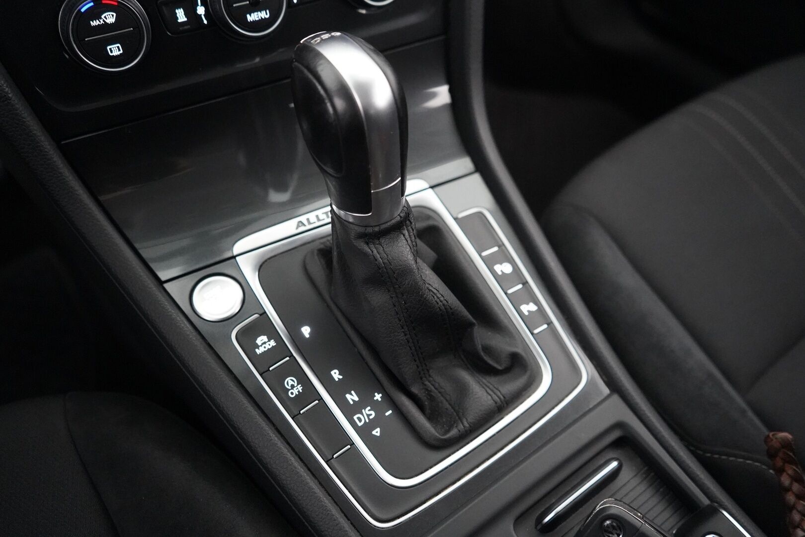 Volkswagen Golf 2019 Variant Alltrack 2,0 TDI SCR 110 kW (150 hv) 4MOTION DSG-automaatti - ACC | Webasto | Digimittaristo | Koukku | Peruutuskamera | Kahdet renkaat vanteineen | Viimeisin huolto 8/26