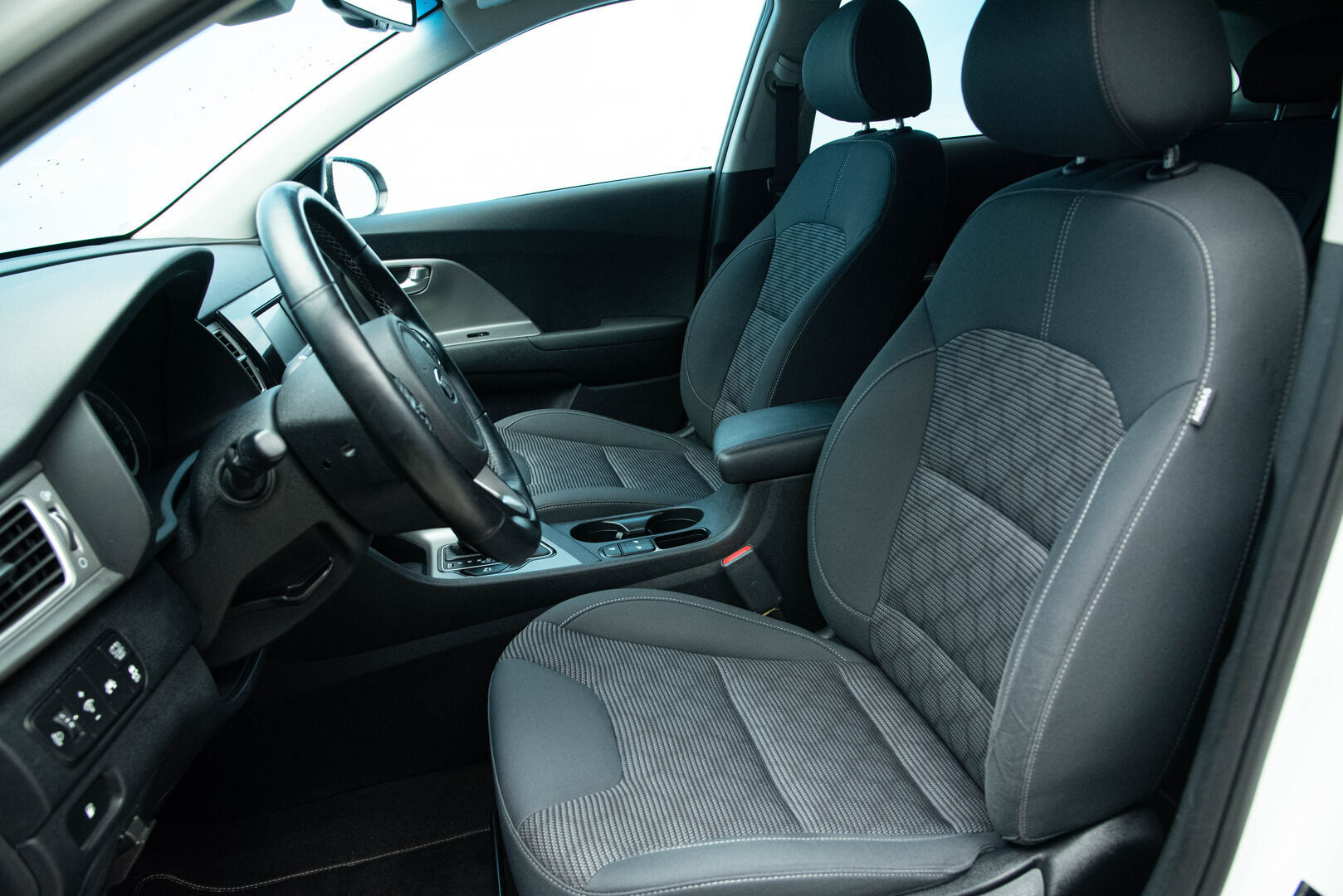 Kia Niro 2019 1,6 GDI Hybrid LX DCT | Peruutuskamera | Vakkari | Lohkolämmitin | Ratinlämmitin | - Suomi-auto | kahdet renkaat vanteineen