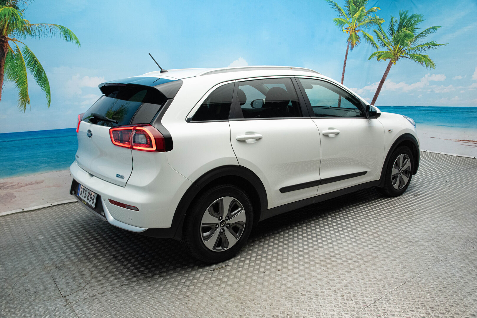 Kia Niro 2019 1,6 GDI Hybrid LX DCT | Peruutuskamera | Vakkari | Lohkolämmitin | Ratinlämmitin | - Suomi-auto | kahdet renkaat vanteineen