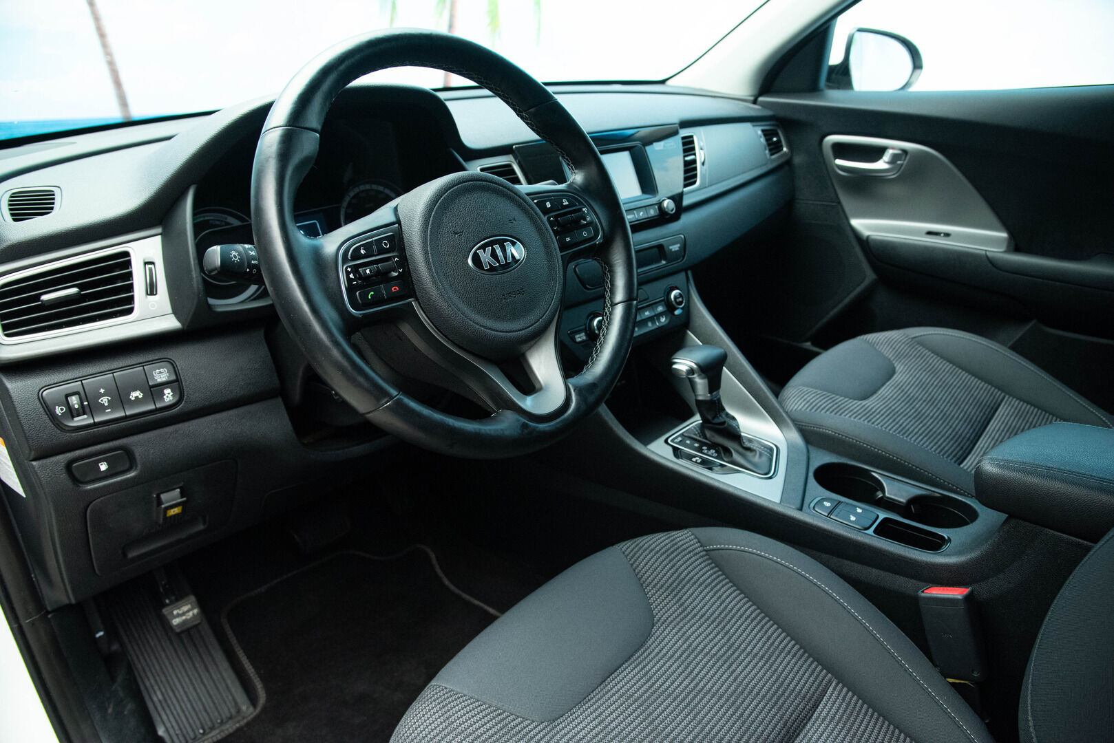 Kia Niro 2019 1,6 GDI Hybrid LX DCT | Peruutuskamera | Vakkari | Lohkolämmitin | Ratinlämmitin | - Suomi-auto | kahdet renkaat vanteineen