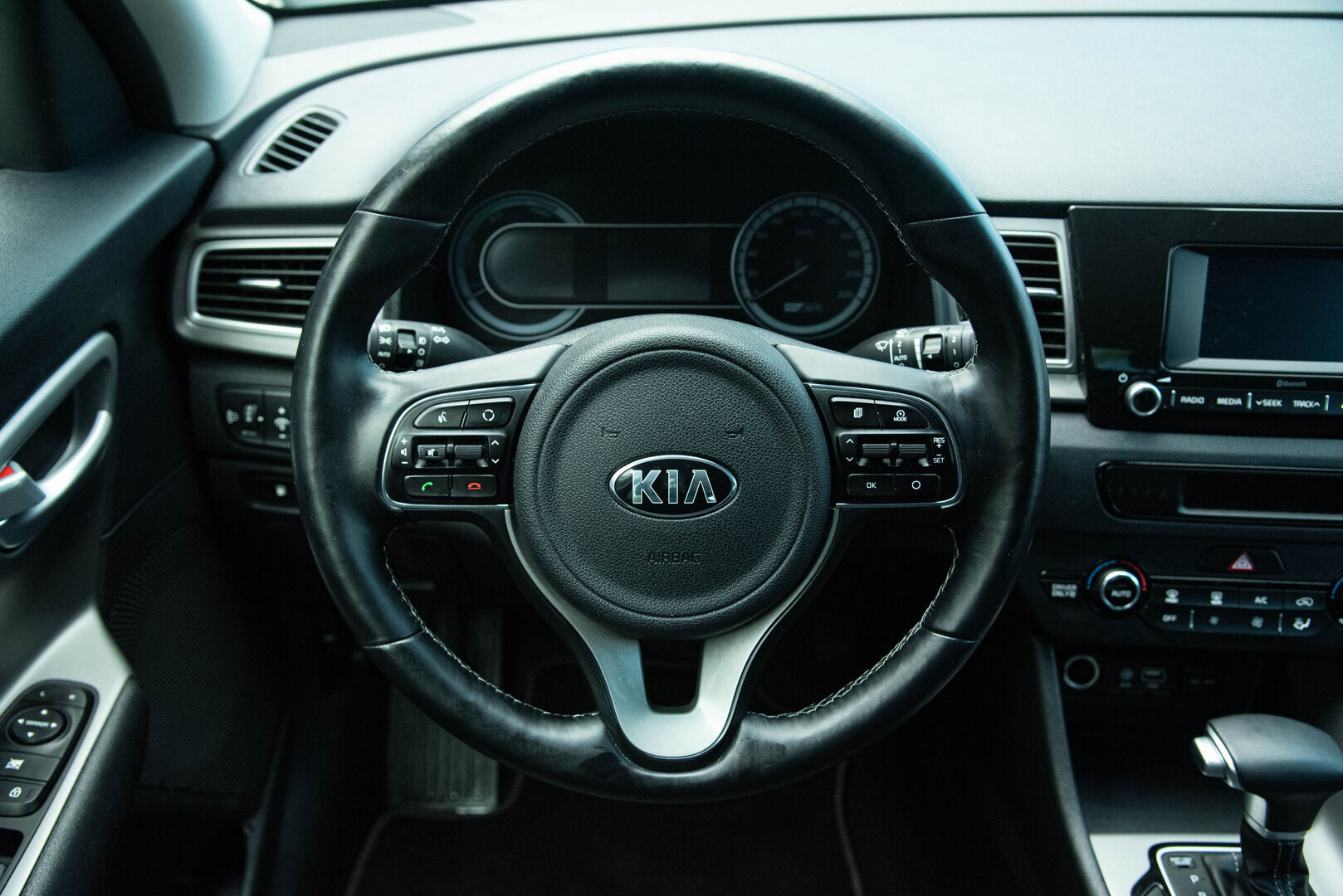 Kia Niro 2019 1,6 GDI Hybrid LX DCT | Peruutuskamera | Vakkari | Lohkolämmitin | Ratinlämmitin | - Suomi-auto | kahdet renkaat vanteineen