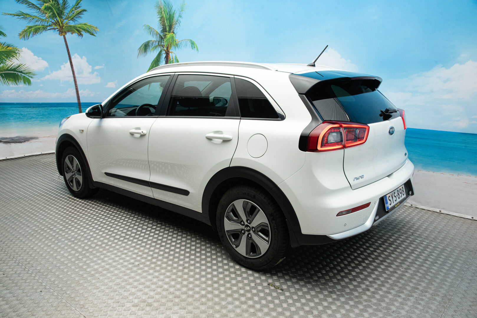 Kia Niro 2019 1,6 GDI Hybrid LX DCT | Peruutuskamera | Vakkari | Lohkolämmitin | Ratinlämmitin | - Suomi-auto | kahdet renkaat vanteineen