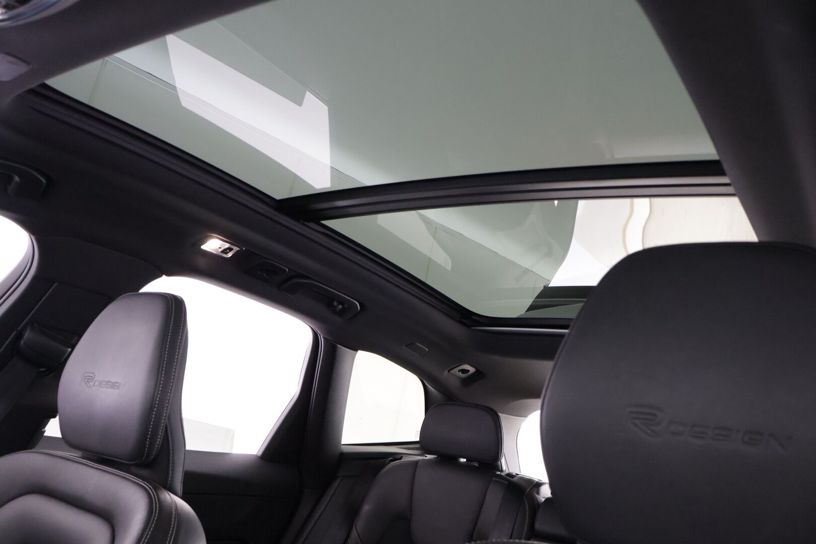 Volvo XC60 2019 T8 AWD Business R-Design aut *Ilmajouset/ R-Design / Nahka-alcantara / Panoraama / Suomi-auto* - *Huippu siisti! / Merkkihuollettu / Suomi-auto*