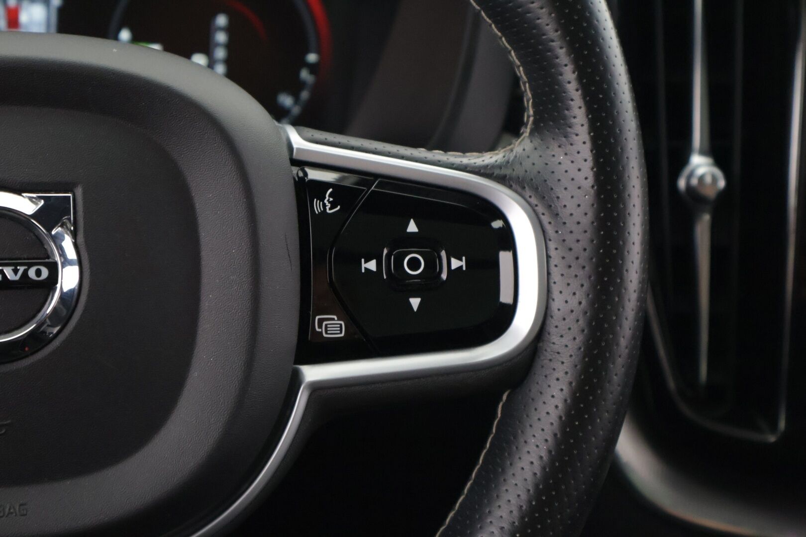 Volvo XC60 2019 T8 AWD Business R-Design aut *Ilmajouset/ R-Design / Nahka-alcantara / Panoraama / Suomi-auto* - *Huippu siisti! / Merkkihuollettu / Suomi-auto*