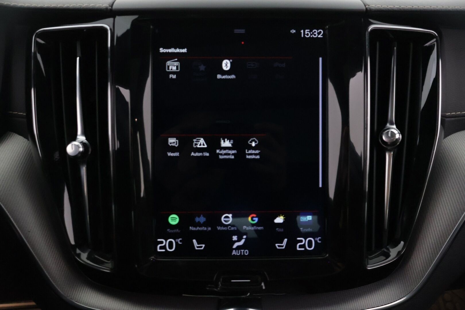 Volvo XC60 2019 T8 AWD Business R-Design aut *Ilmajouset/ R-Design / Nahka-alcantara / Panoraama / Suomi-auto* - *Huippu siisti! / Merkkihuollettu / Suomi-auto*