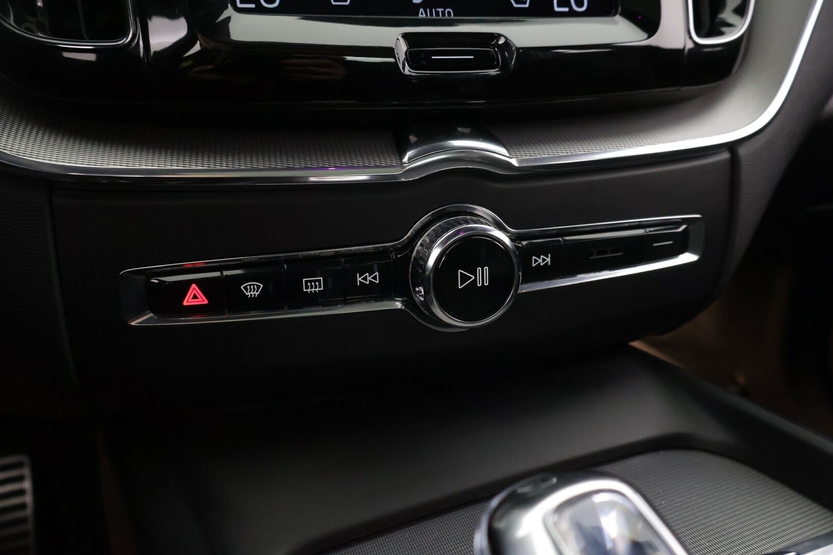 Volvo XC60 2019 T8 AWD Business R-Design aut *Ilmajouset/ R-Design / Nahka-alcantara / Panoraama / Suomi-auto* - *Huippu siisti! / Merkkihuollettu / Suomi-auto*