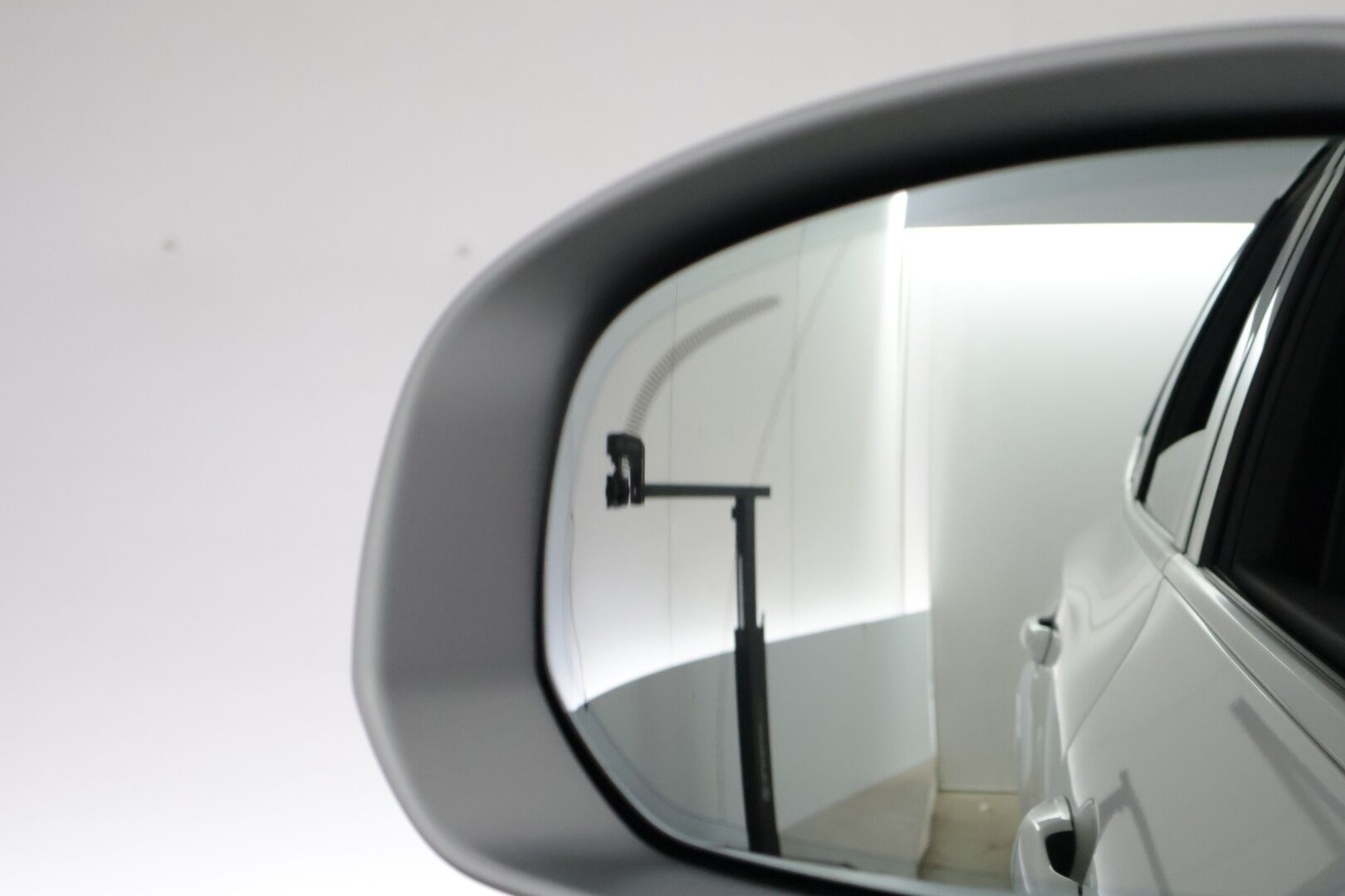 Volvo XC60 2019 T8 AWD Business R-Design aut *Ilmajouset/ R-Design / Nahka-alcantara / Panoraama / Suomi-auto* - *Huippu siisti! / Merkkihuollettu / Suomi-auto*