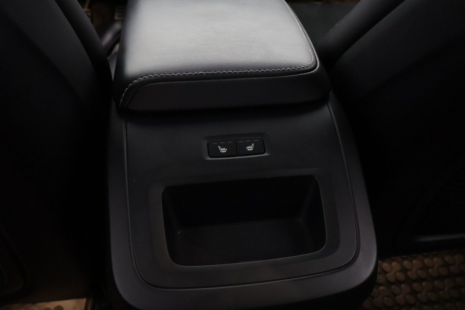Volvo XC60 2019 T8 AWD Business R-Design aut *Ilmajouset/ R-Design / Nahka-alcantara / Panoraama / Suomi-auto* - *Huippu siisti! / Merkkihuollettu / Suomi-auto*