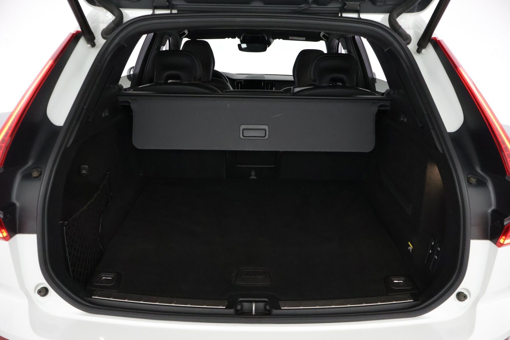 Volvo XC60 2019 T8 AWD Business R-Design aut *Ilmajouset/ R-Design / Nahka-alcantara / Panoraama / Suomi-auto* - *Huippu siisti! / Merkkihuollettu / Suomi-auto*
