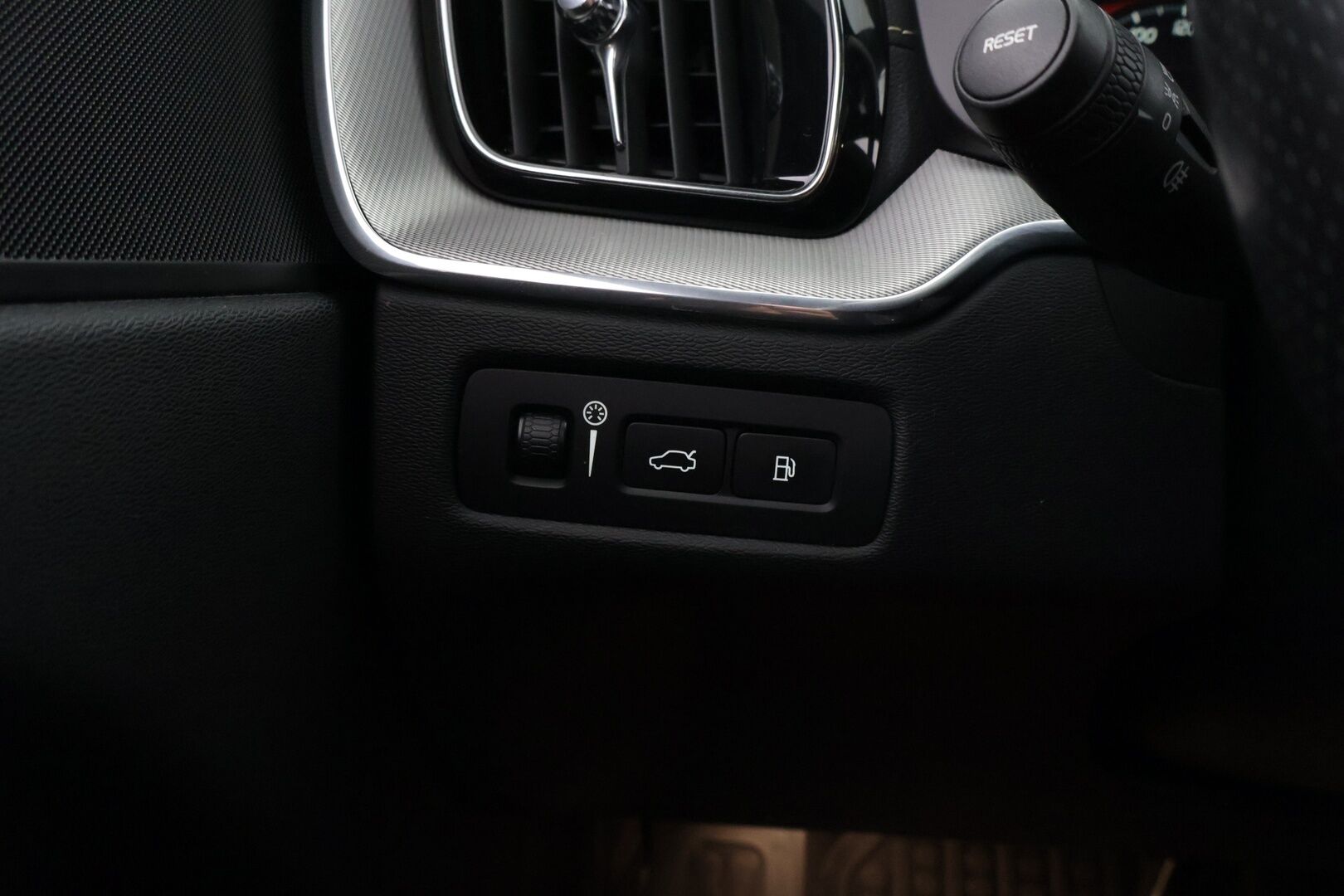 Volvo XC60 2019 T8 AWD Business R-Design aut *Ilmajouset/ R-Design / Nahka-alcantara / Panoraama / Suomi-auto* - *Huippu siisti! / Merkkihuollettu / Suomi-auto*