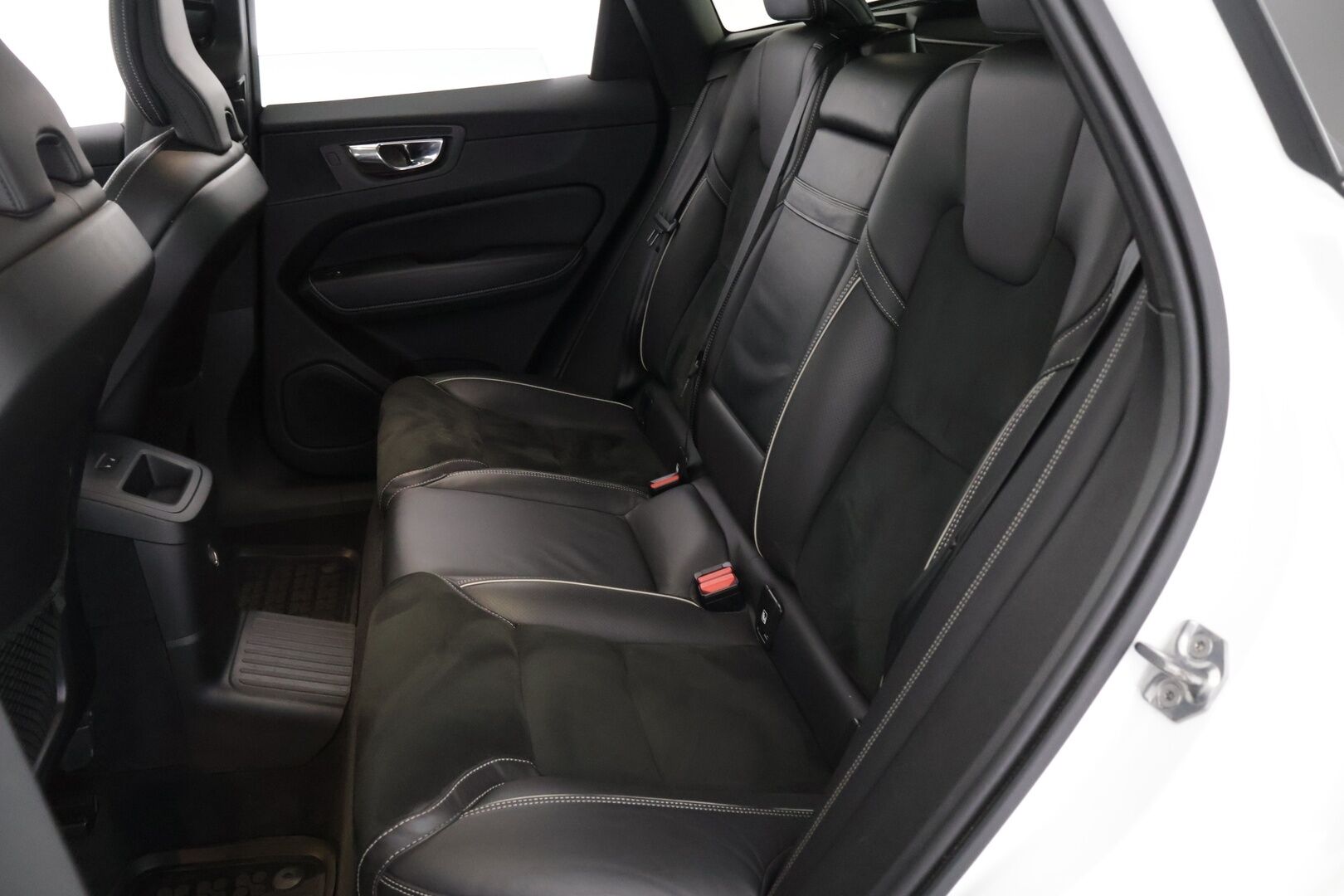 Volvo XC60 2019 T8 AWD Business R-Design aut *Ilmajouset/ R-Design / Nahka-alcantara / Panoraama / Suomi-auto* - *Huippu siisti! / Merkkihuollettu / Suomi-auto*
