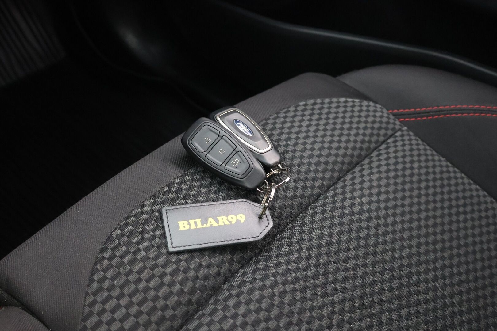 Ford Puma 2020 1,0 EcoBoost Hybrid (mHEV) 125hv M6 ST-Line 5-ovinen - Vetokoukku | LED | Lohkolämmitin | Suomi-auto | P-tutka 