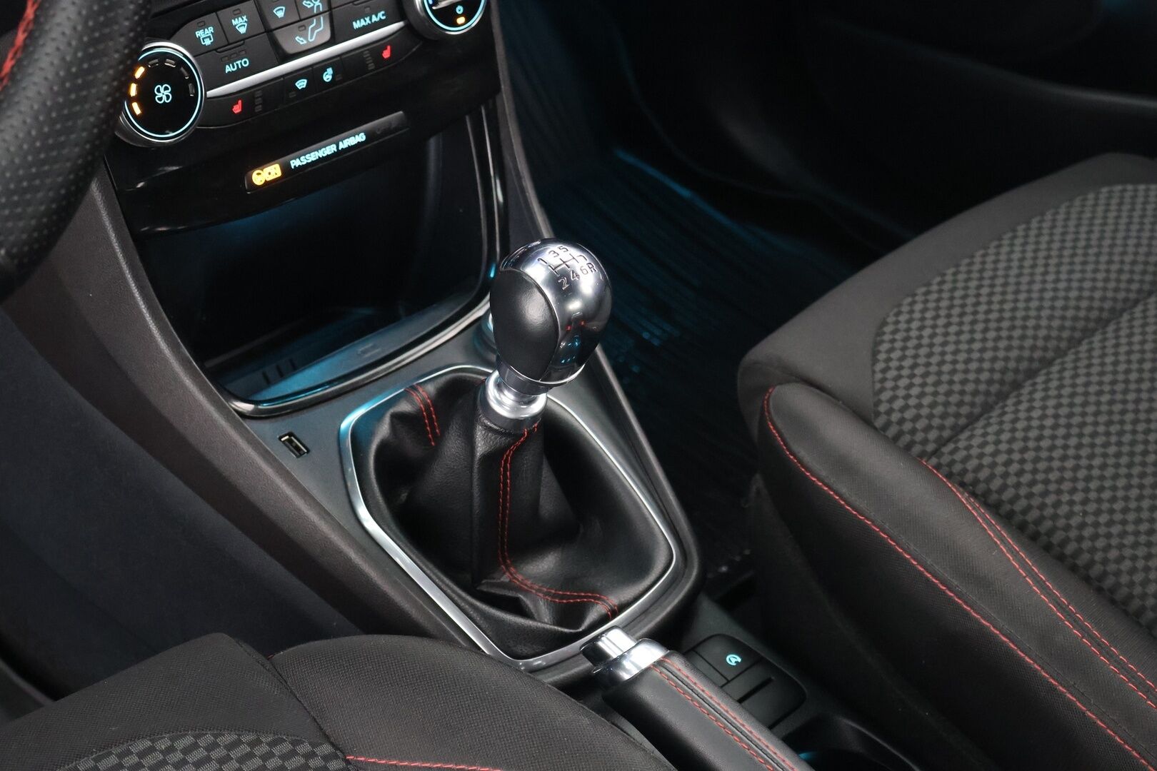 Ford Puma 2020 1,0 EcoBoost Hybrid (mHEV) 125hv M6 ST-Line 5-ovinen - Vetokoukku | LED | Lohkolämmitin | Suomi-auto | P-tutka 