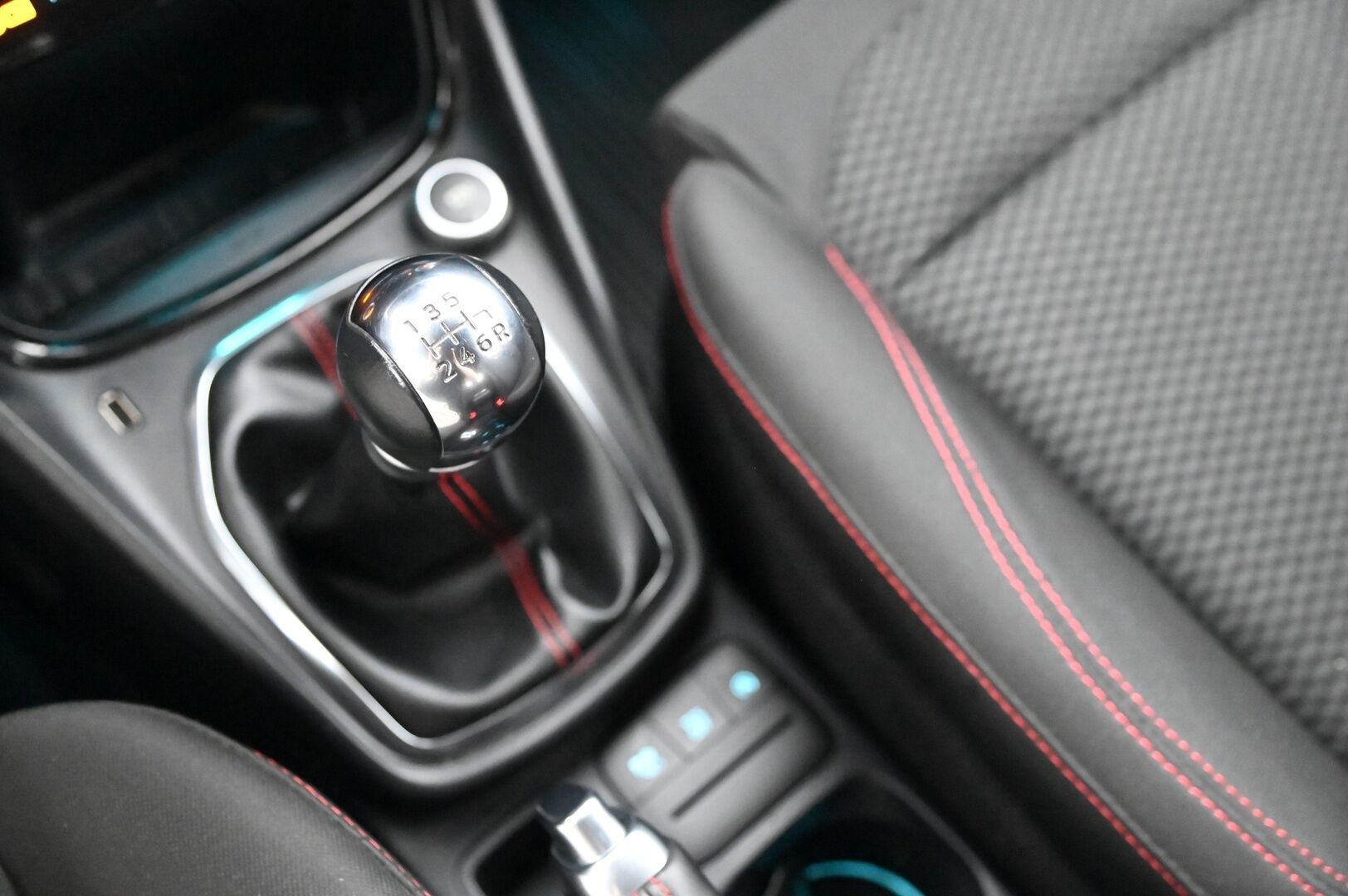 Ford Puma 2020 1,0 EcoBoost Hybrid (mHEV) 125hv M6 ST-Line *Vakkari / Ratinlämmitin /Navi / Tutkat*