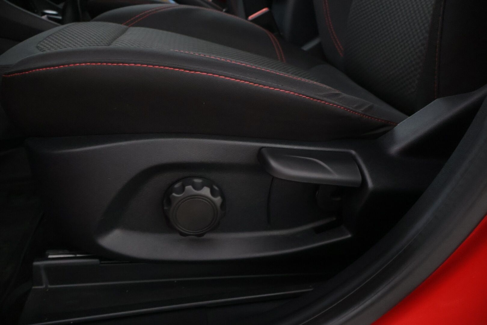 Ford Puma 2020 1,0 EcoBoost Hybrid (mHEV) 155hv M6 ST-Line *Suomiauto / Lämm. tuulilasi / Tutkat takana / Bluetooth / Vakkari * - Tehokkaampi 155hv malli! / Viimeisin huolto 3/2026 / 2x renkaat - HULLUT AVAJAISHULINAT KORKOTARJOUS 3,29 %