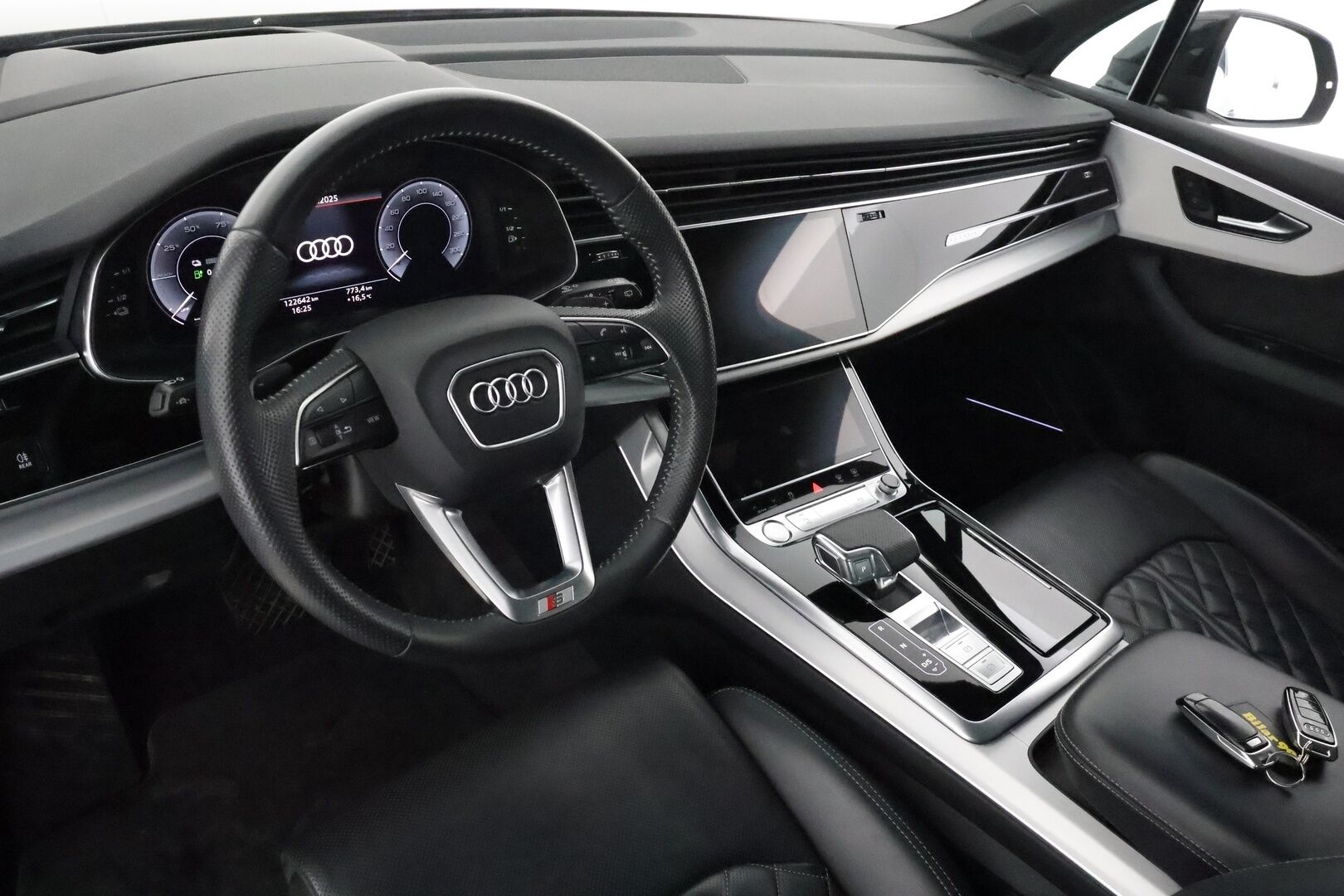 Audi Q7 2020 Business S line 60 TFSI e quattro tiptronic **HUD / Bose / Imuovet / HD matrix / Adapt.vakkari / Timanttinahat / Koukku** - 2,99 % KORKOTARJOUS TÄHÄN AUTOON - Black Optic - paketti / Ilma-alusta / Night vision / 360 Kamera / Apple&Android / Keyless 