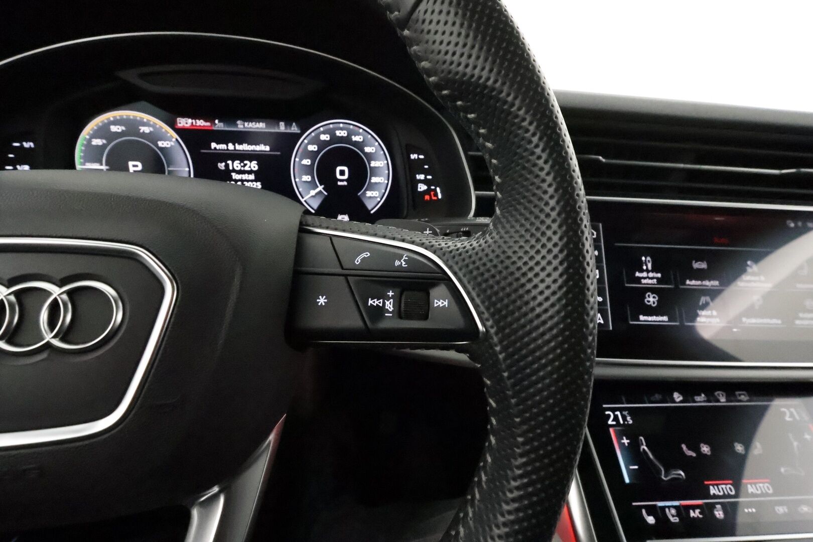 Audi Q7 2020 Business S line 60 TFSI e quattro tiptronic **HUD / Bose / Imuovet / HD matrix / Adapt.vakkari / Timanttinahat / Koukku** - 2,99 % KORKOTARJOUS TÄHÄN AUTOON - Black Optic - paketti / Ilma-alusta / Night vision / 360 Kamera / Apple&Android / Keyless 