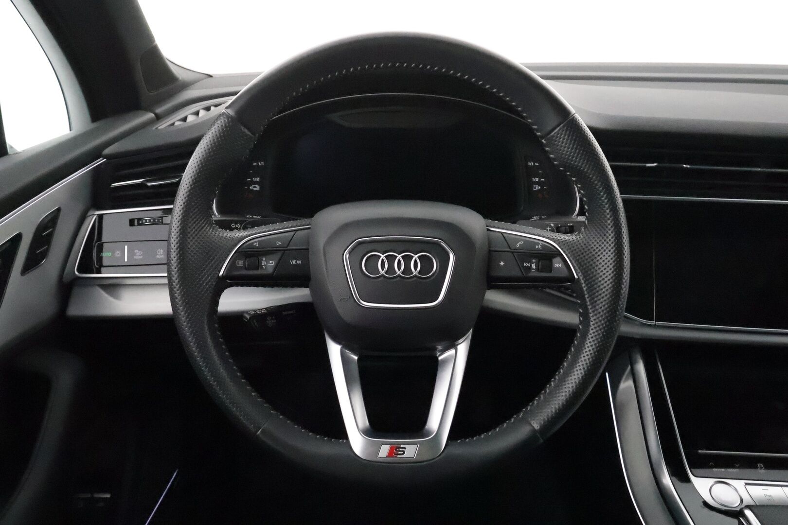Audi Q7 2020 Business S line 60 TFSI e quattro tiptronic **HUD / Bose / Imuovet / HD matrix / Adapt.vakkari / Timanttinahat / Koukku** - 2,99 % KORKOTARJOUS TÄHÄN AUTOON - Black Optic - paketti / Ilma-alusta / Night vision / 360 Kamera / Apple&Android / Keyless 
