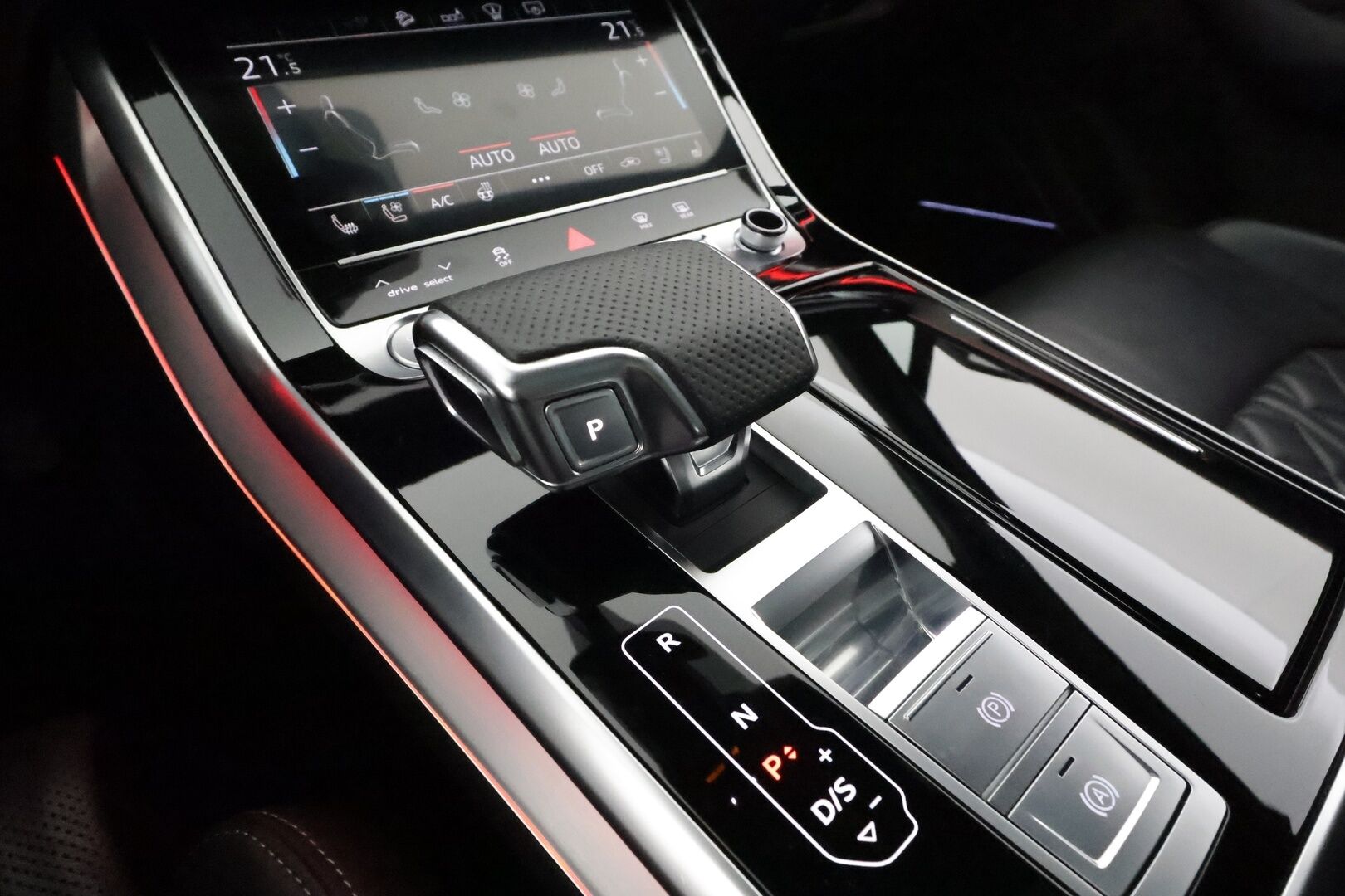 Audi Q7 2020 Business S line 60 TFSI e quattro tiptronic **HUD / Bose / Imuovet / HD matrix / Adapt.vakkari / Timanttinahat / Koukku** - 2,99 % KORKOTARJOUS TÄHÄN AUTOON - Black Optic - paketti / Ilma-alusta / Night vision / 360 Kamera / Apple&Android / Keyless 
