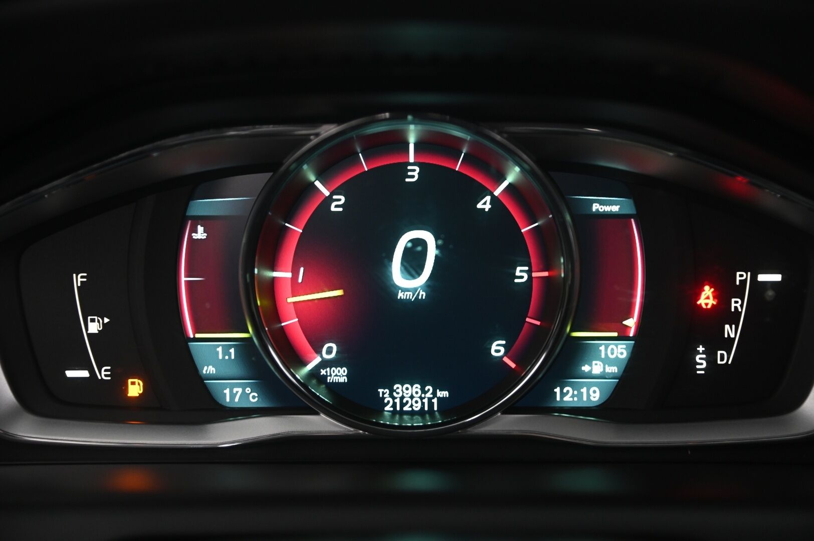 Volvo XC60 2014 D4 AWD Summum aut * Panorama / Keyless / Webasto / P.tutkat / Vaaleat nahat * -  2 Aluvanteet / Muistipenkki kuskille / Penkinlämmittimet takana
